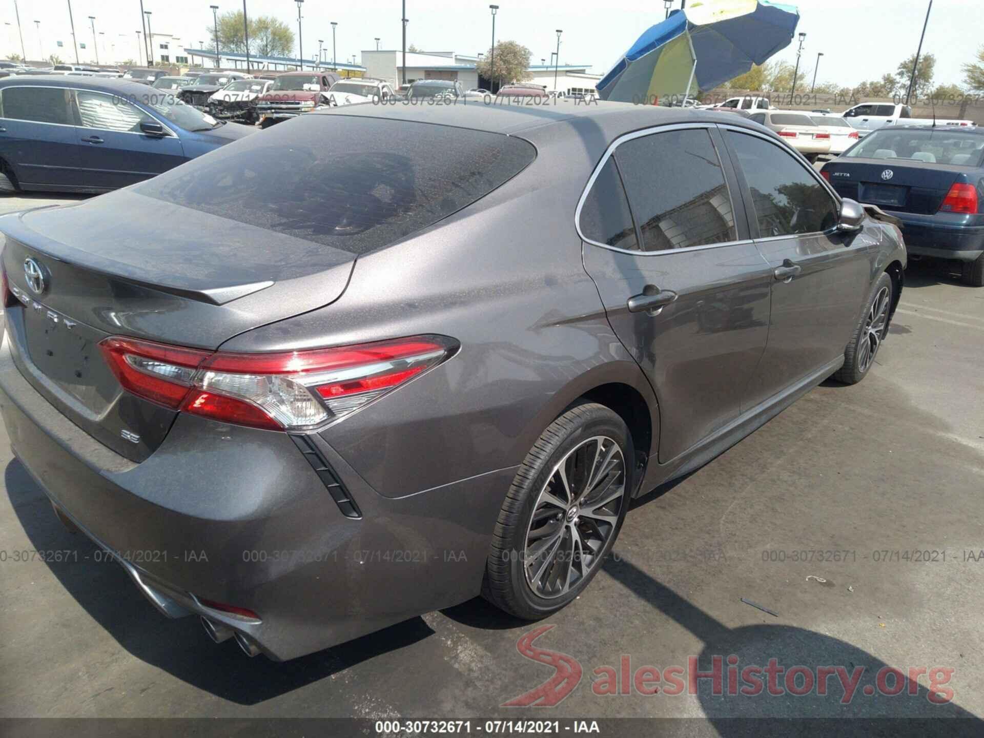 4T1B11HK0JU149743 2018 TOYOTA CAMRY