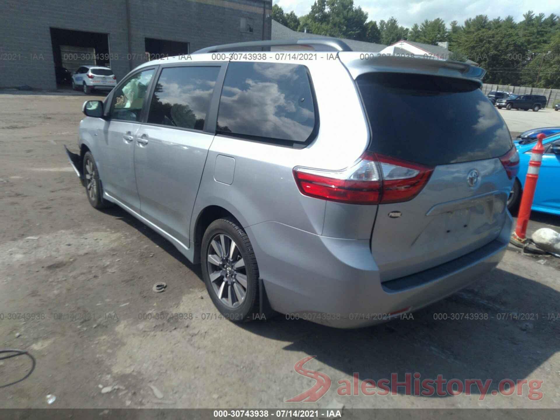 5TDJZ3DC6JS208995 2018 TOYOTA SIENNA