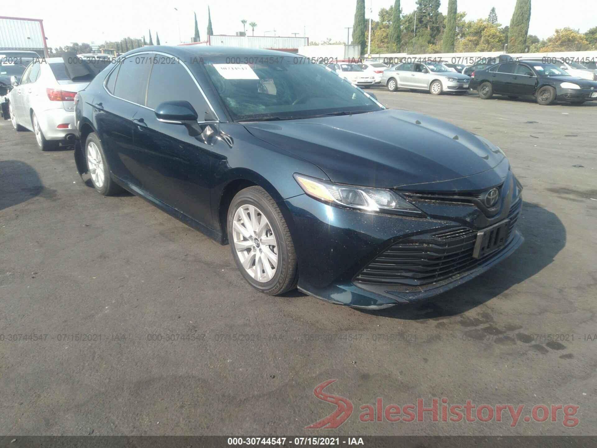 4T1B11HK0JU647781 2018 TOYOTA CAMRY