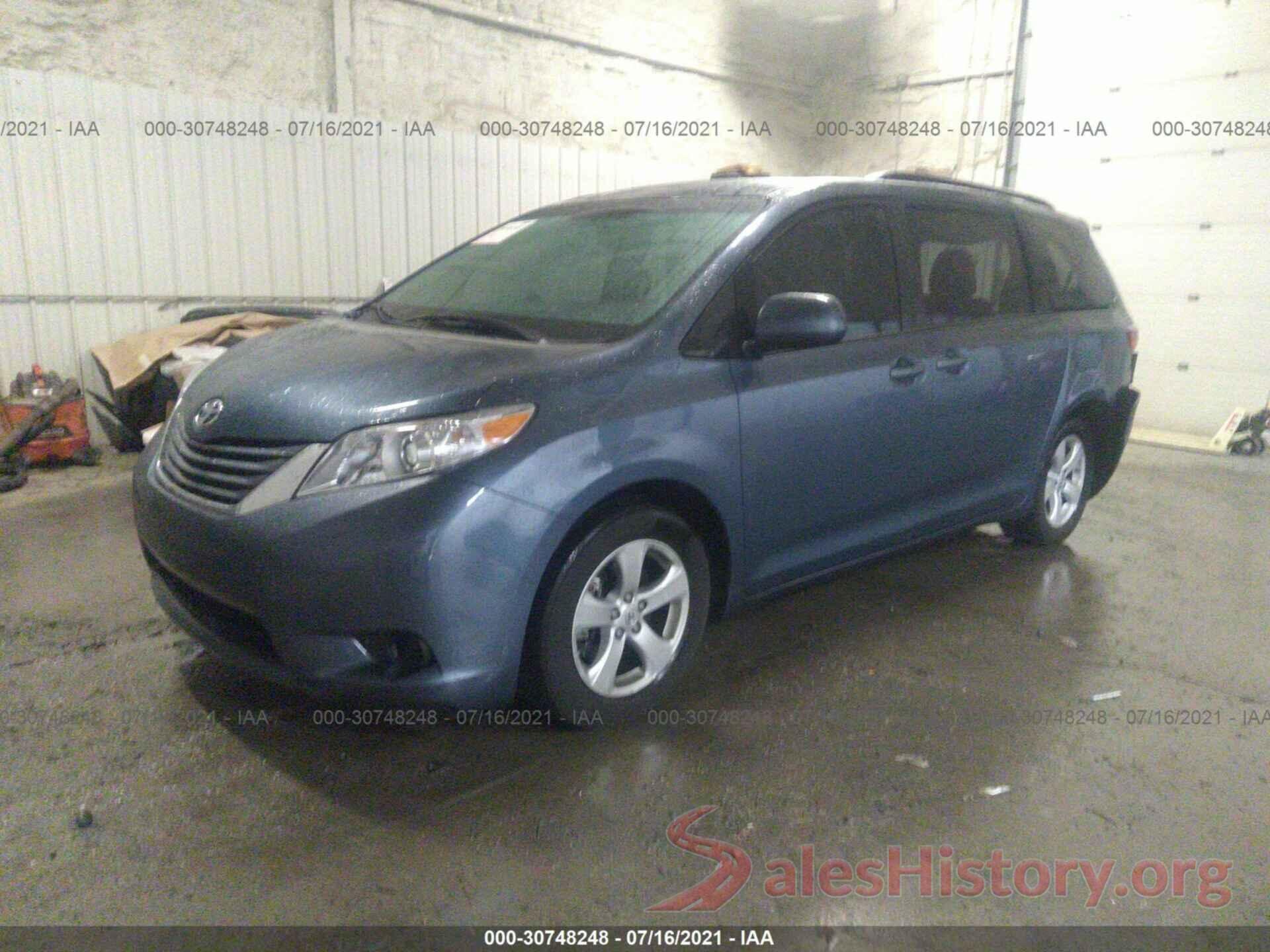 5TDKZ3DC1HS814493 2017 TOYOTA SIENNA