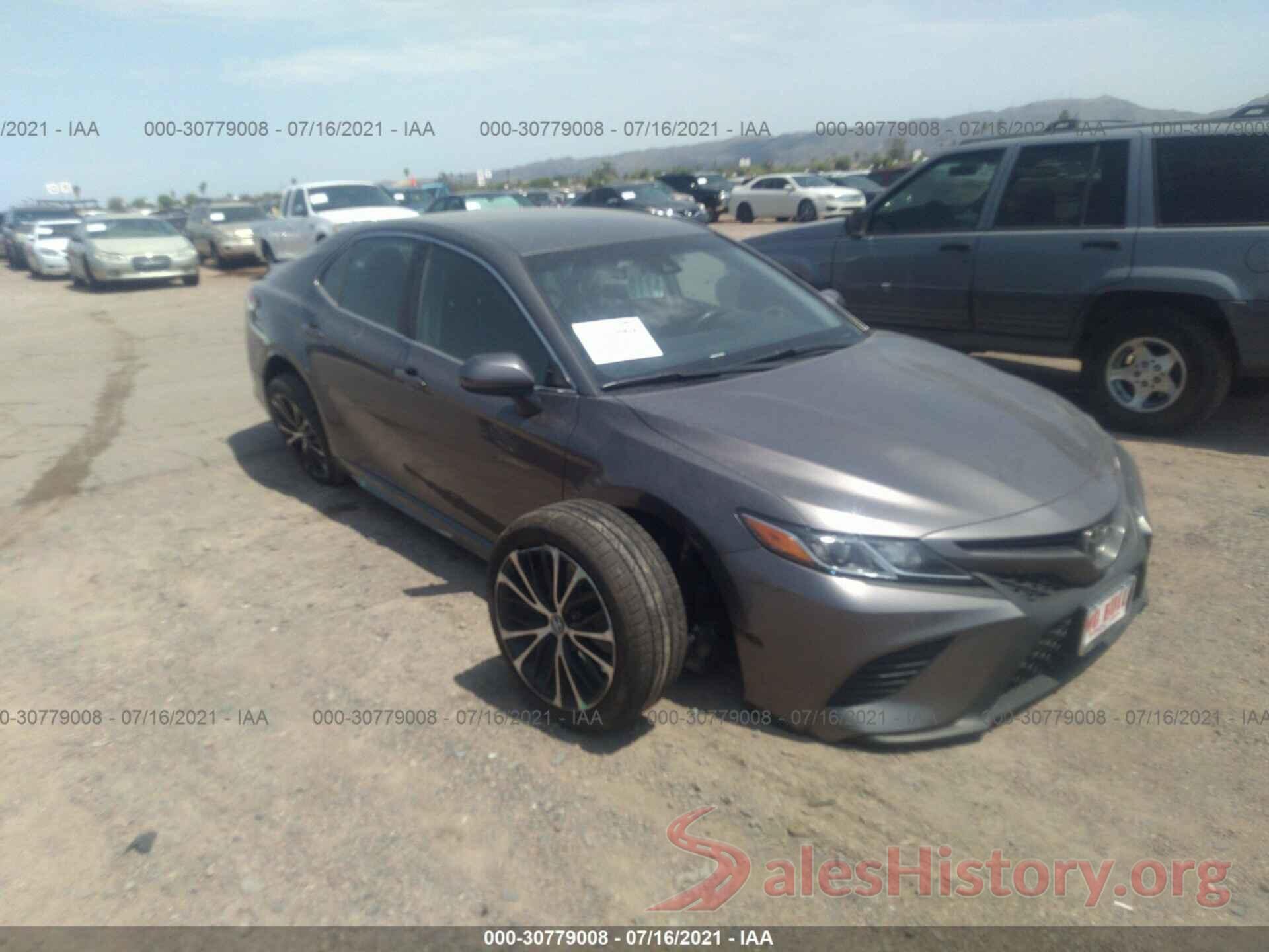 4T1B11HK7JU556104 2018 TOYOTA CAMRY