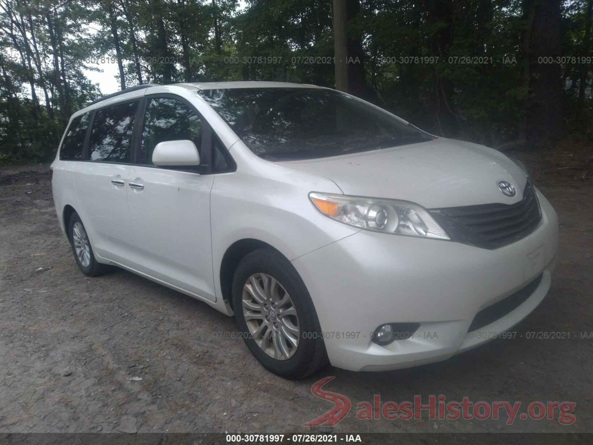 5TDYK3DC9GS744447 2016 TOYOTA SIENNA