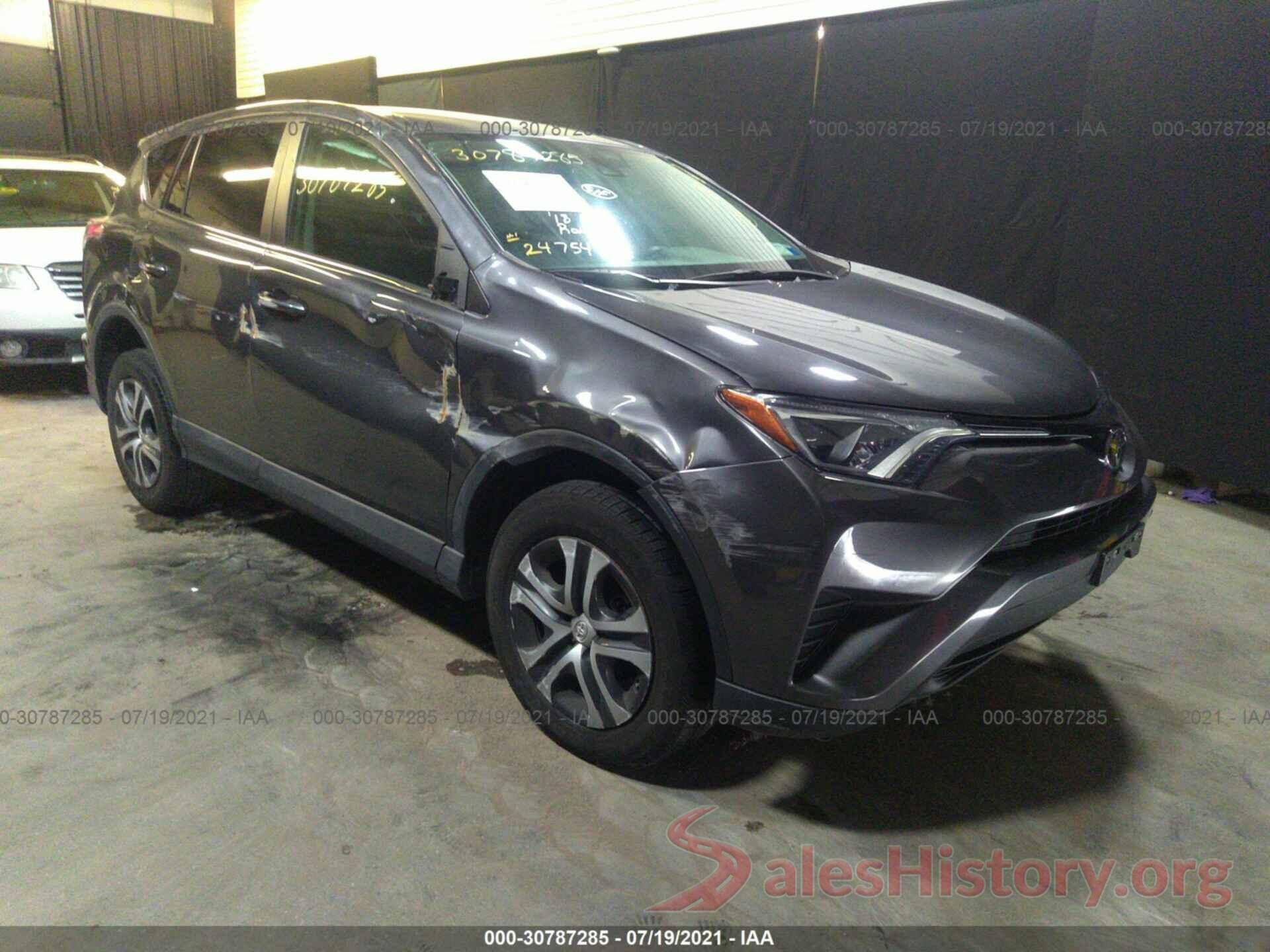 2T3BFREV2JW722907 2018 TOYOTA RAV4