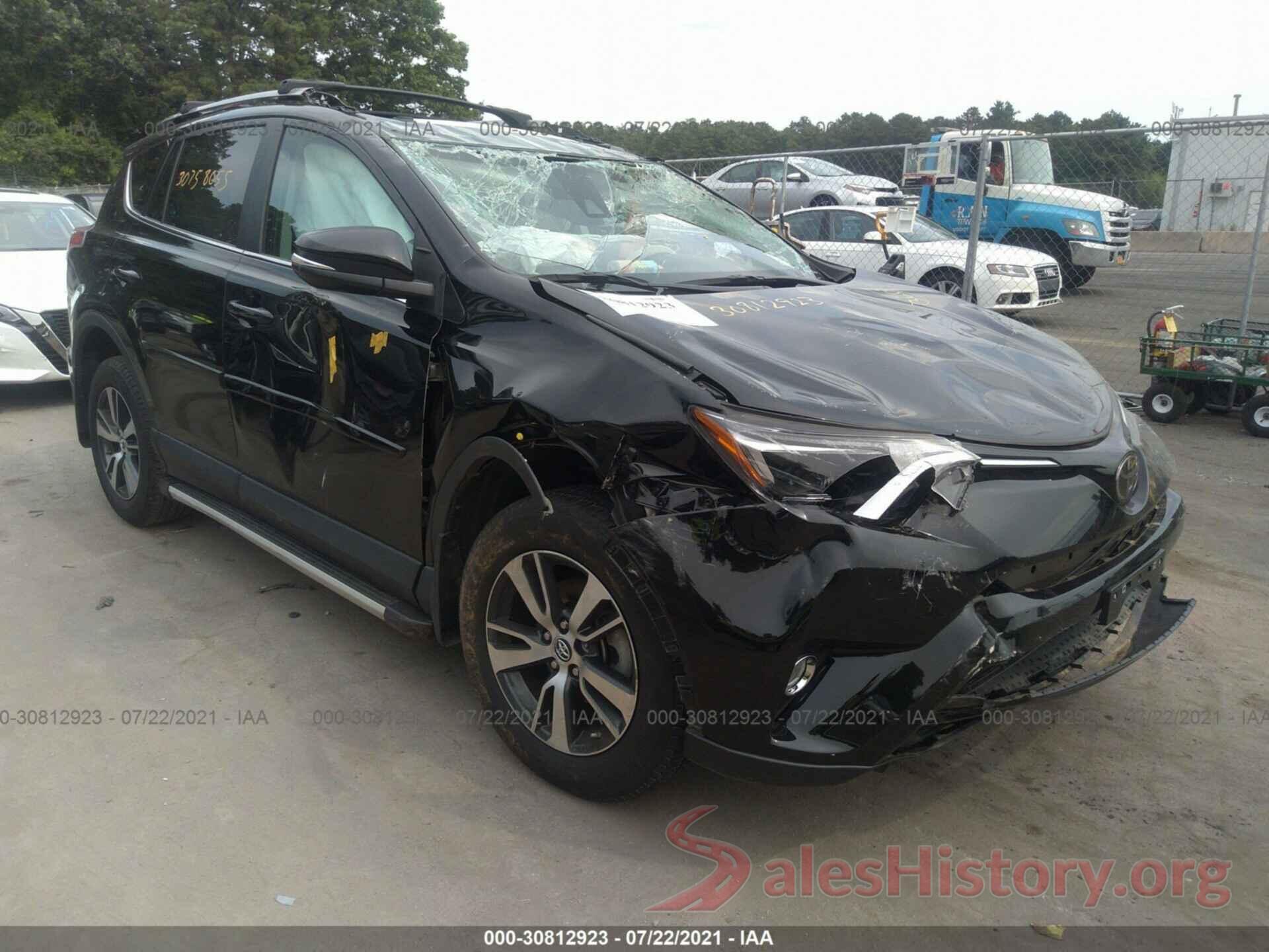 2T3RFREV4JW772903 2018 TOYOTA RAV4