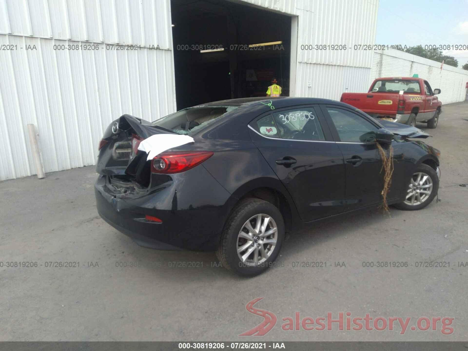 3MZBN1U74JM215674 2018 MAZDA MAZDA3 4-DOOR