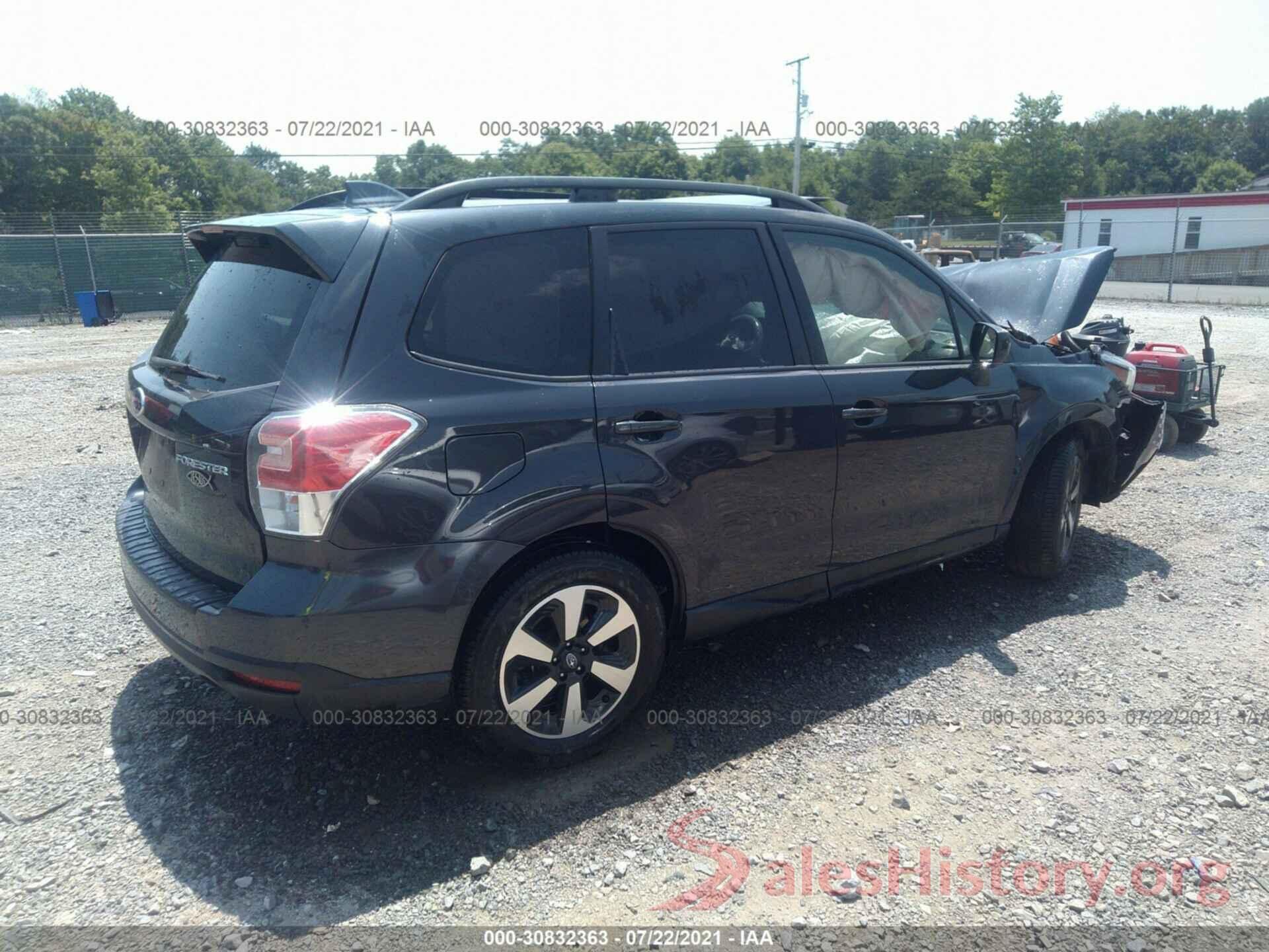 JF2SJAGC3JH471317 2018 SUBARU FORESTER