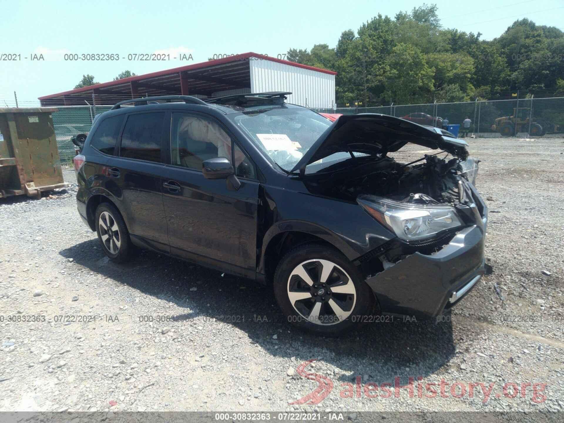 JF2SJAGC3JH471317 2018 SUBARU FORESTER