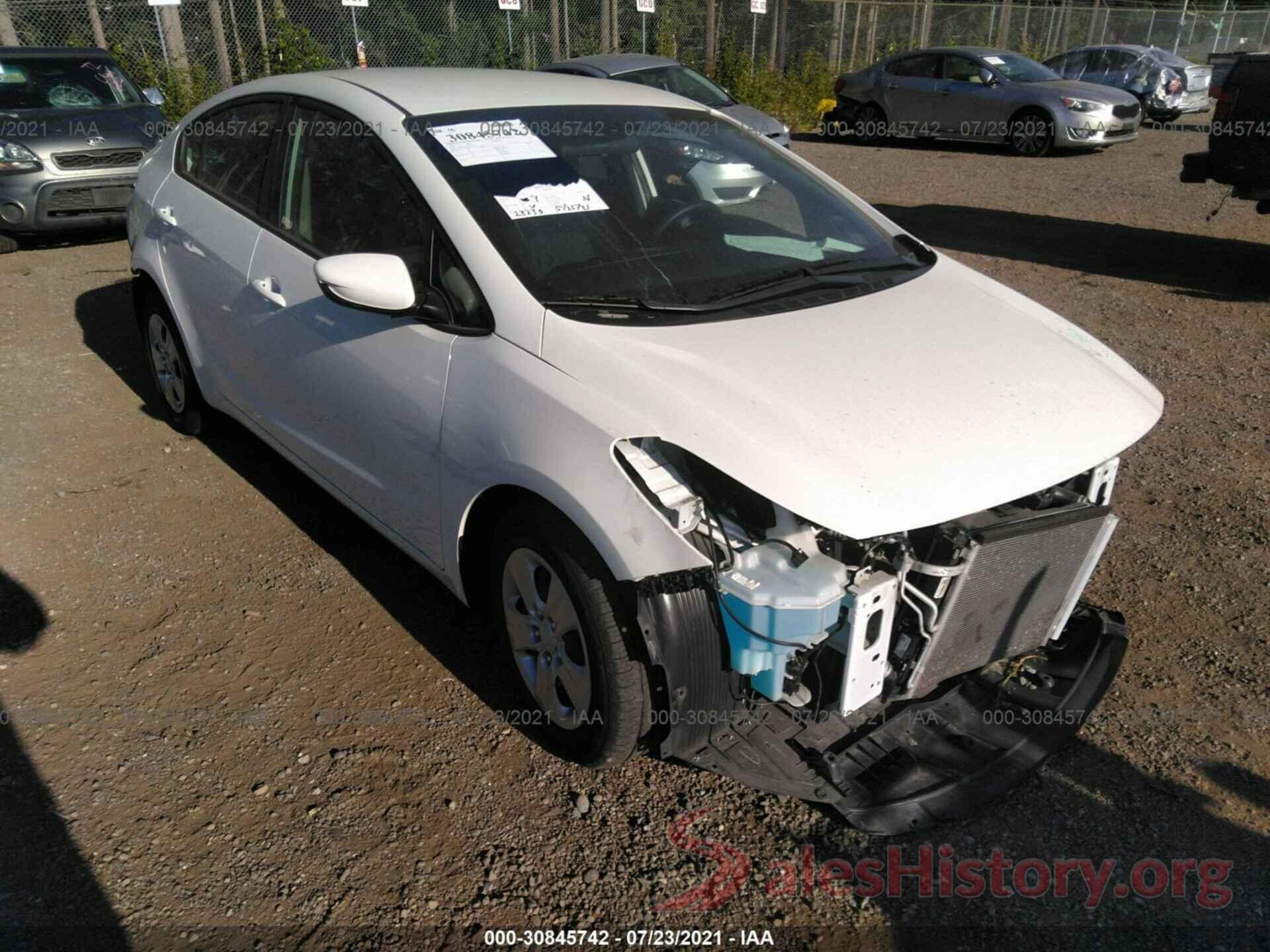 3KPFK4A72JE265776 2018 KIA FORTE