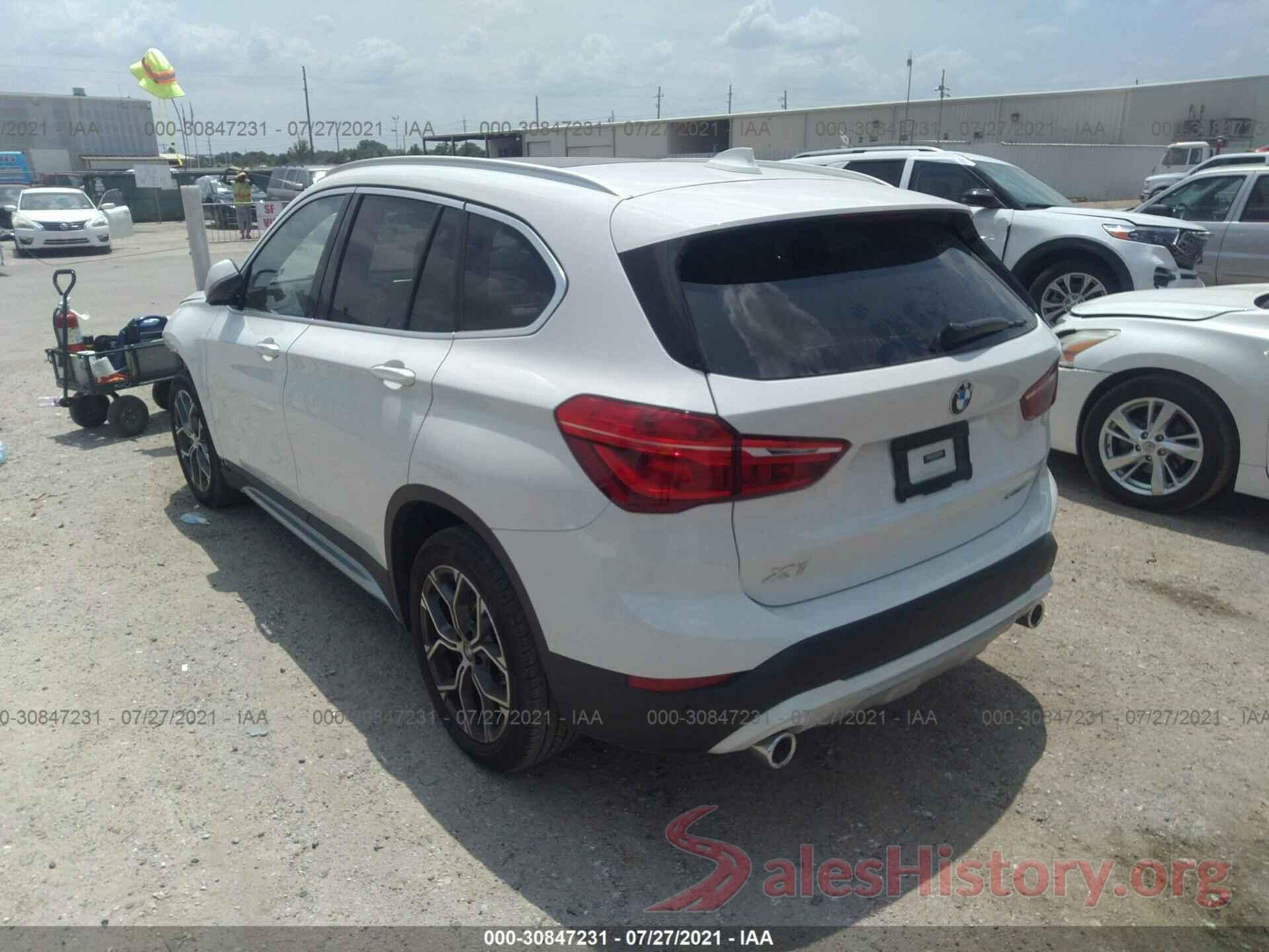 WBXJG7C03M5S01679 2021 BMW X1