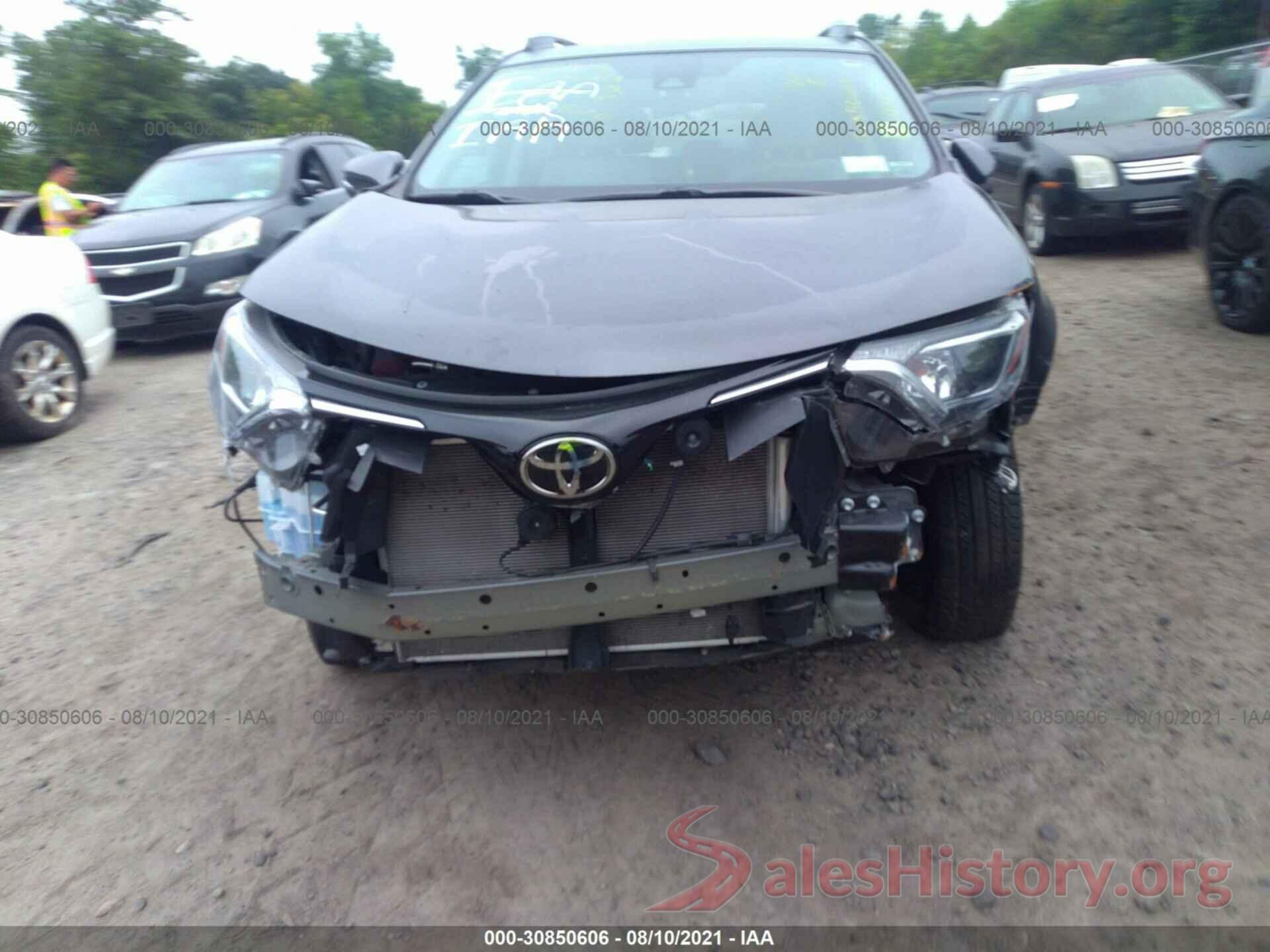 2T3RFREV3JW750939 2018 TOYOTA RAV4