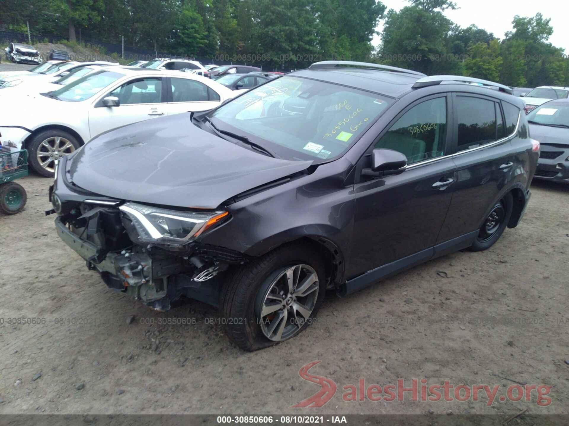 2T3RFREV3JW750939 2018 TOYOTA RAV4