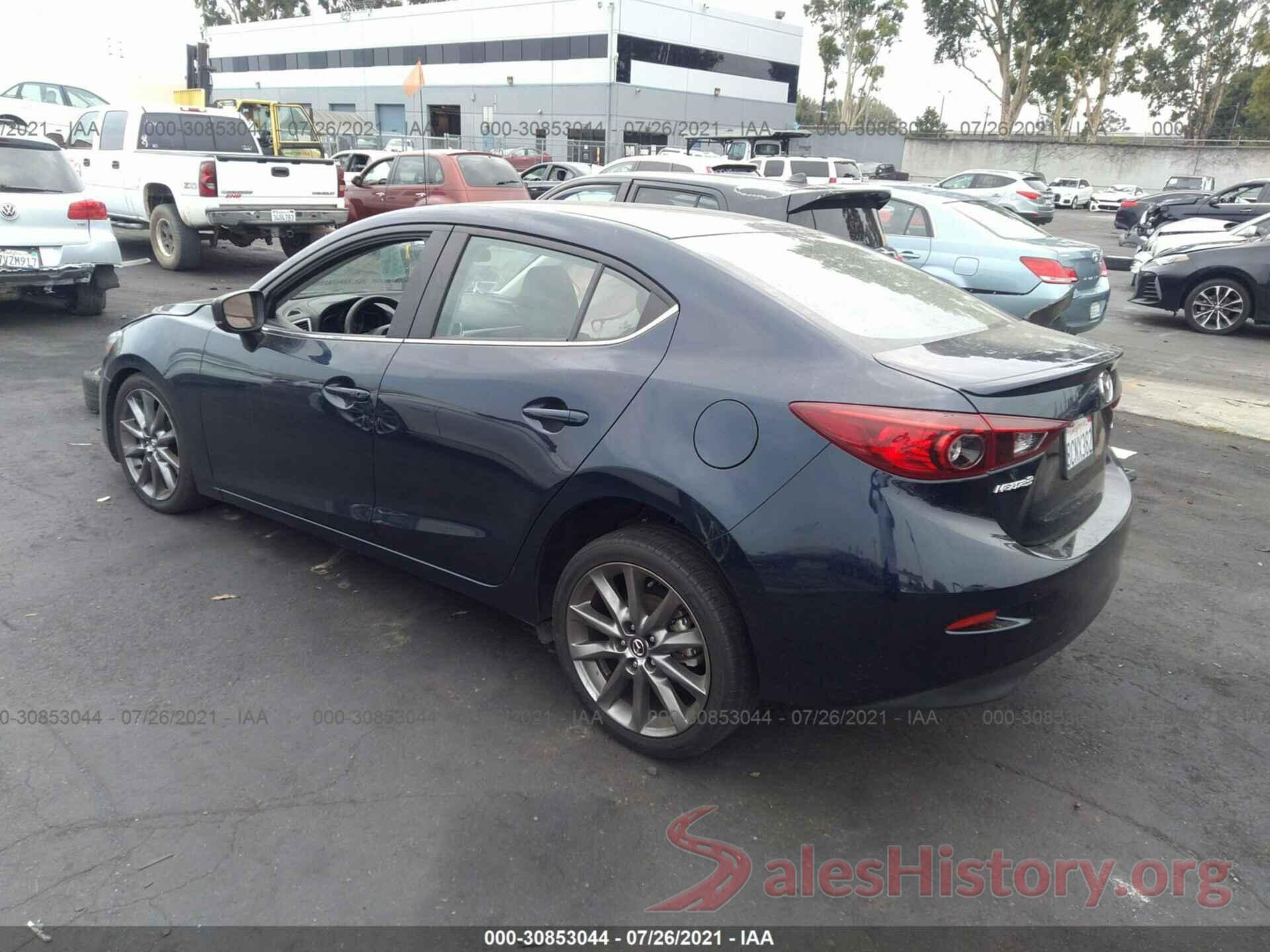 3MZBN1V30JM174620 2018 MAZDA MAZDA3 4-DOOR