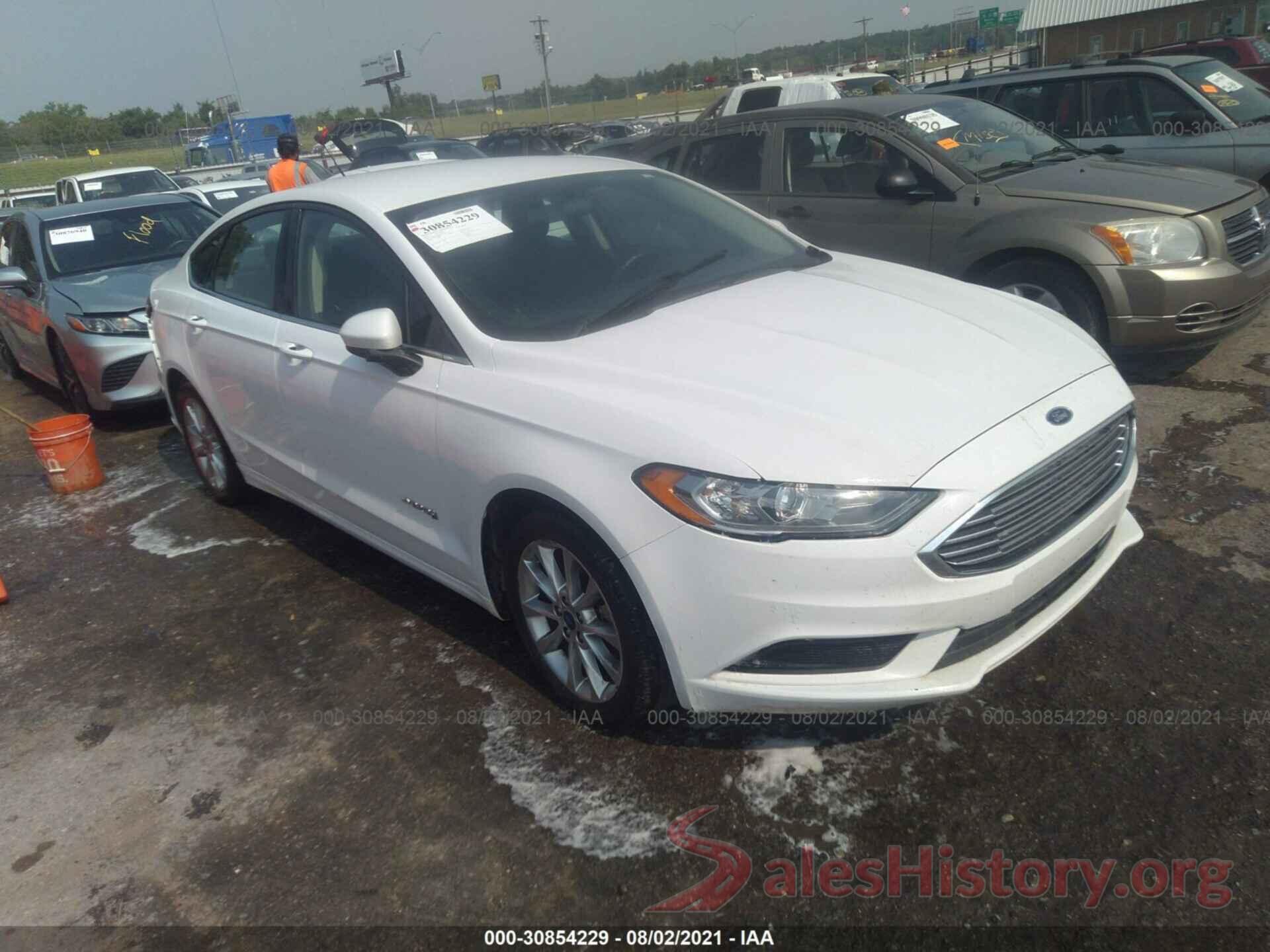 3FA6P0LU4HR380725 2017 FORD FUSION