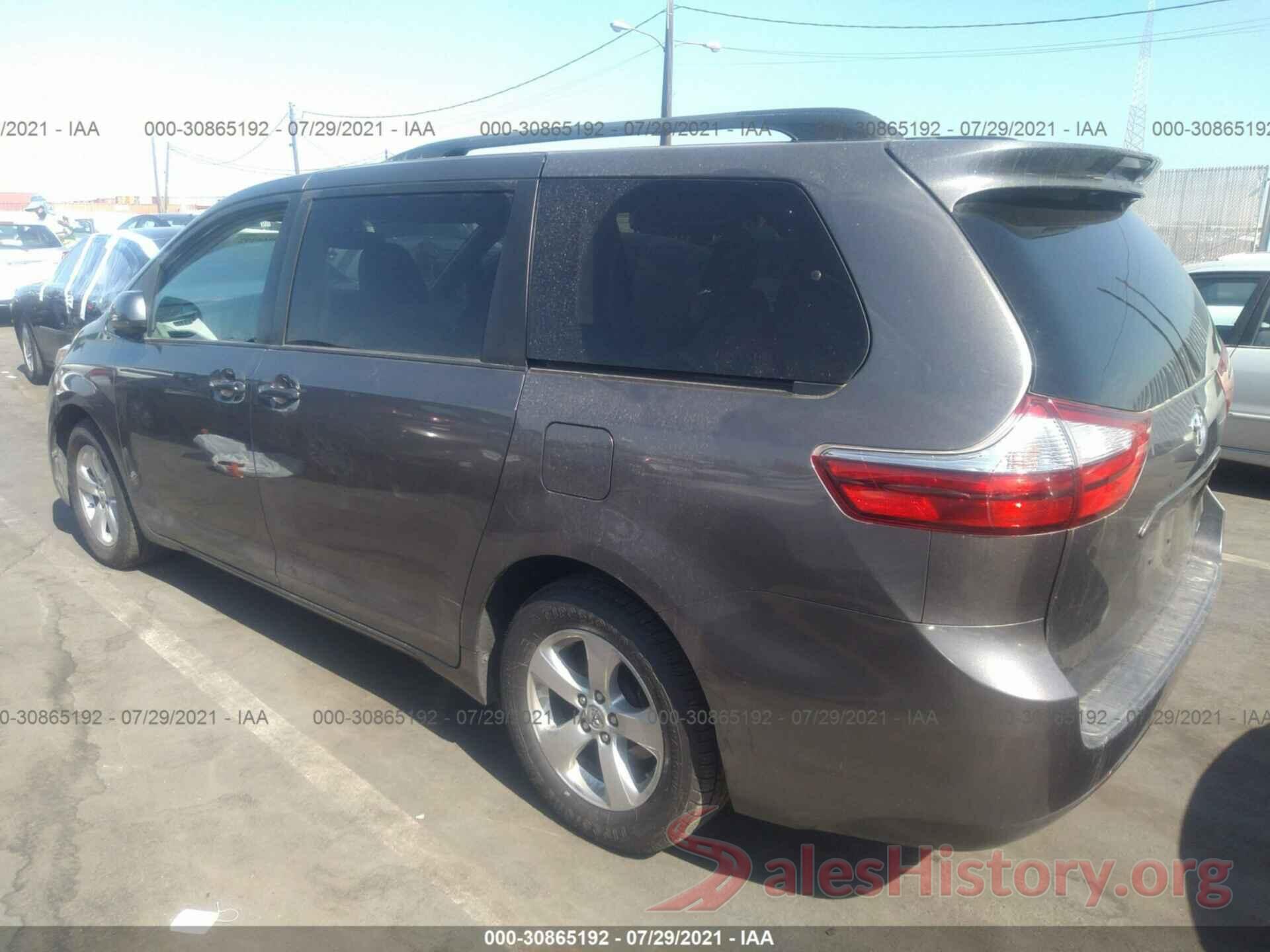 5TDKZ3DC8HS852240 2017 TOYOTA SIENNA