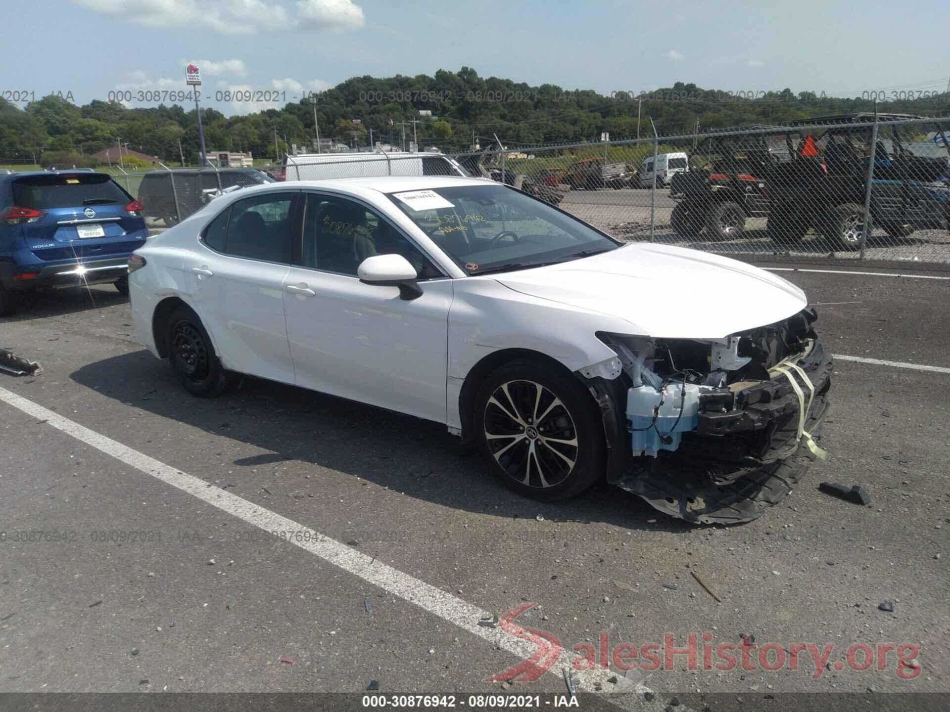 4T1B11HK2JU052060 2018 TOYOTA CAMRY