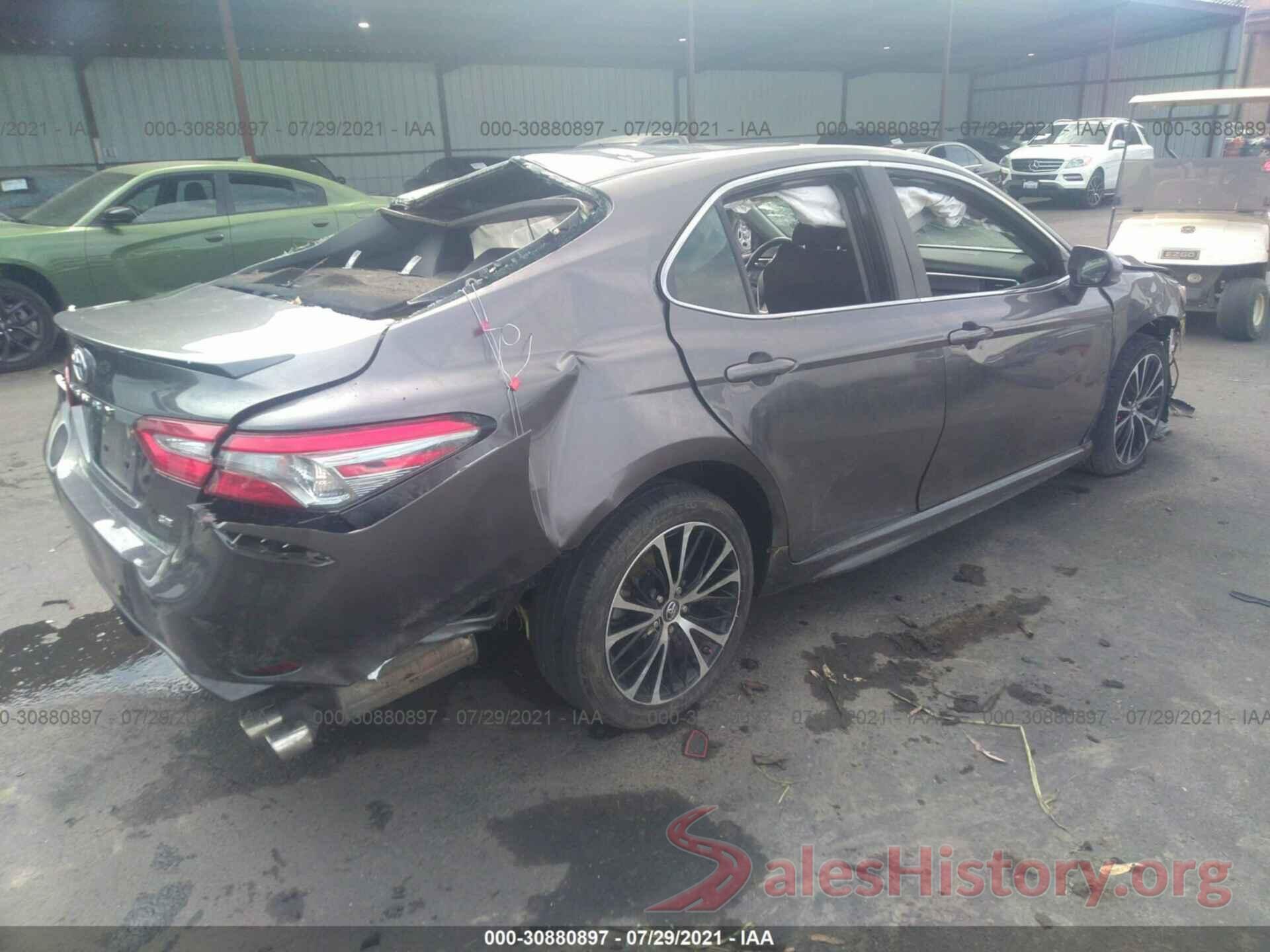 4T1B11HK5JU562712 2018 TOYOTA CAMRY