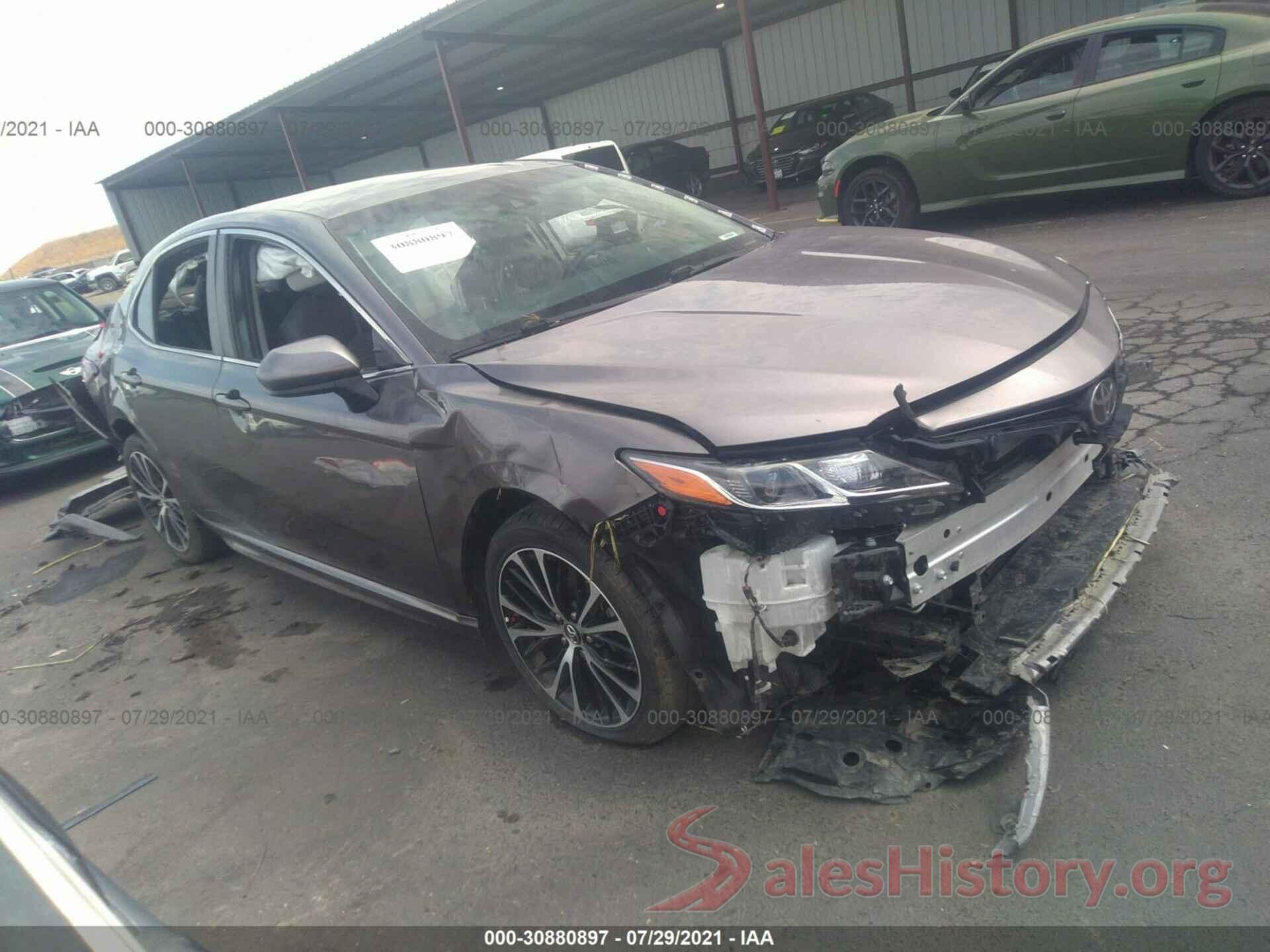 4T1B11HK5JU562712 2018 TOYOTA CAMRY