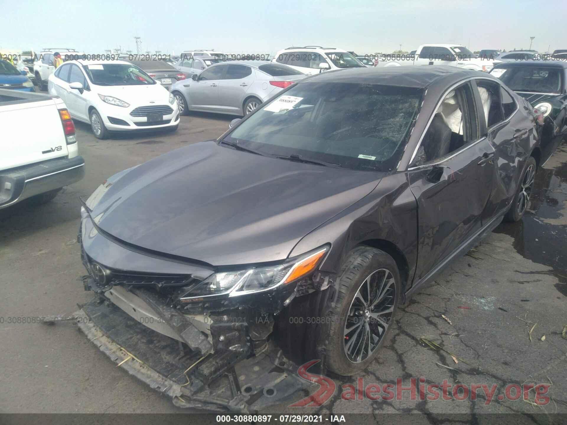 4T1B11HK5JU562712 2018 TOYOTA CAMRY