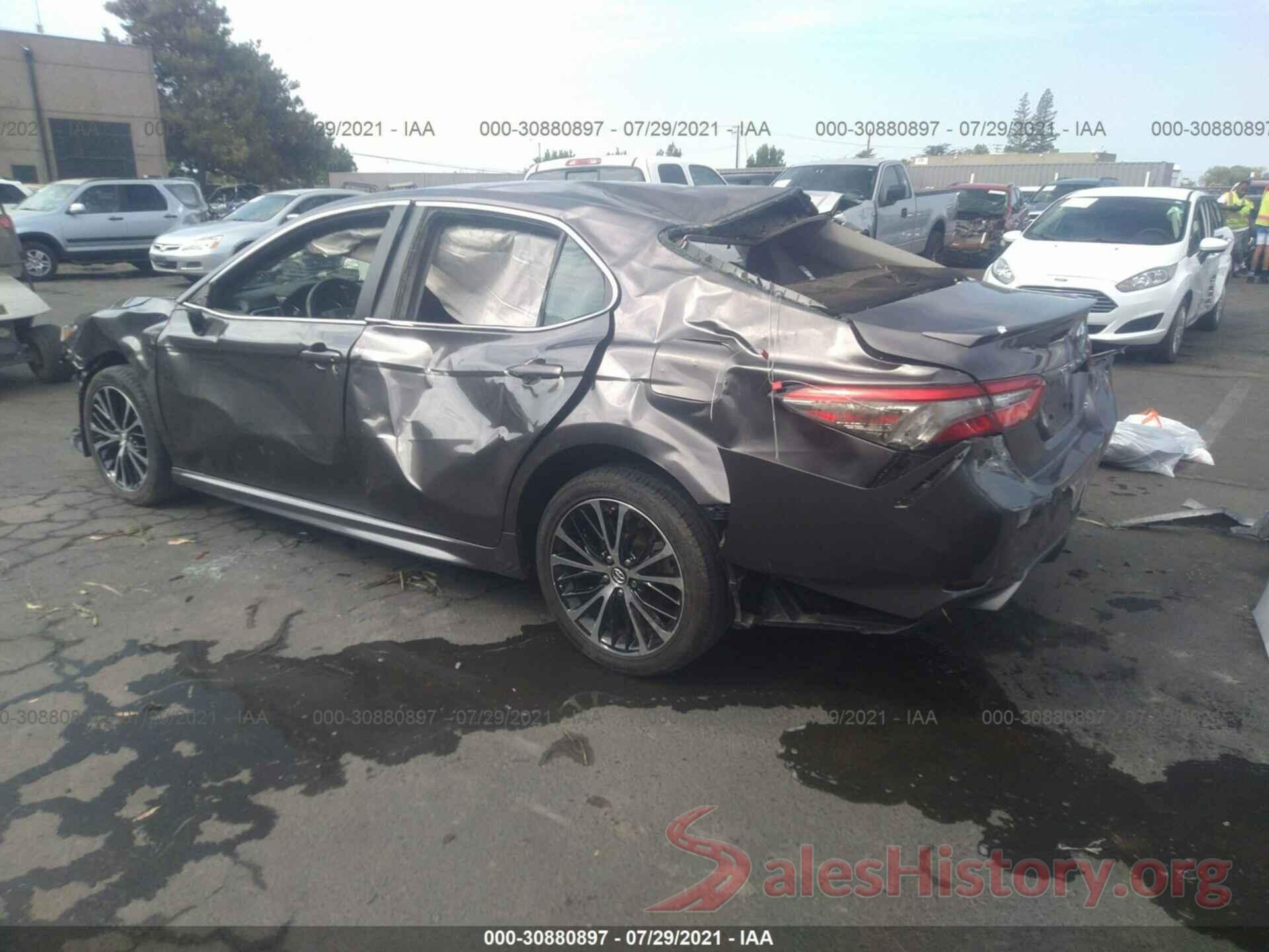 4T1B11HK5JU562712 2018 TOYOTA CAMRY