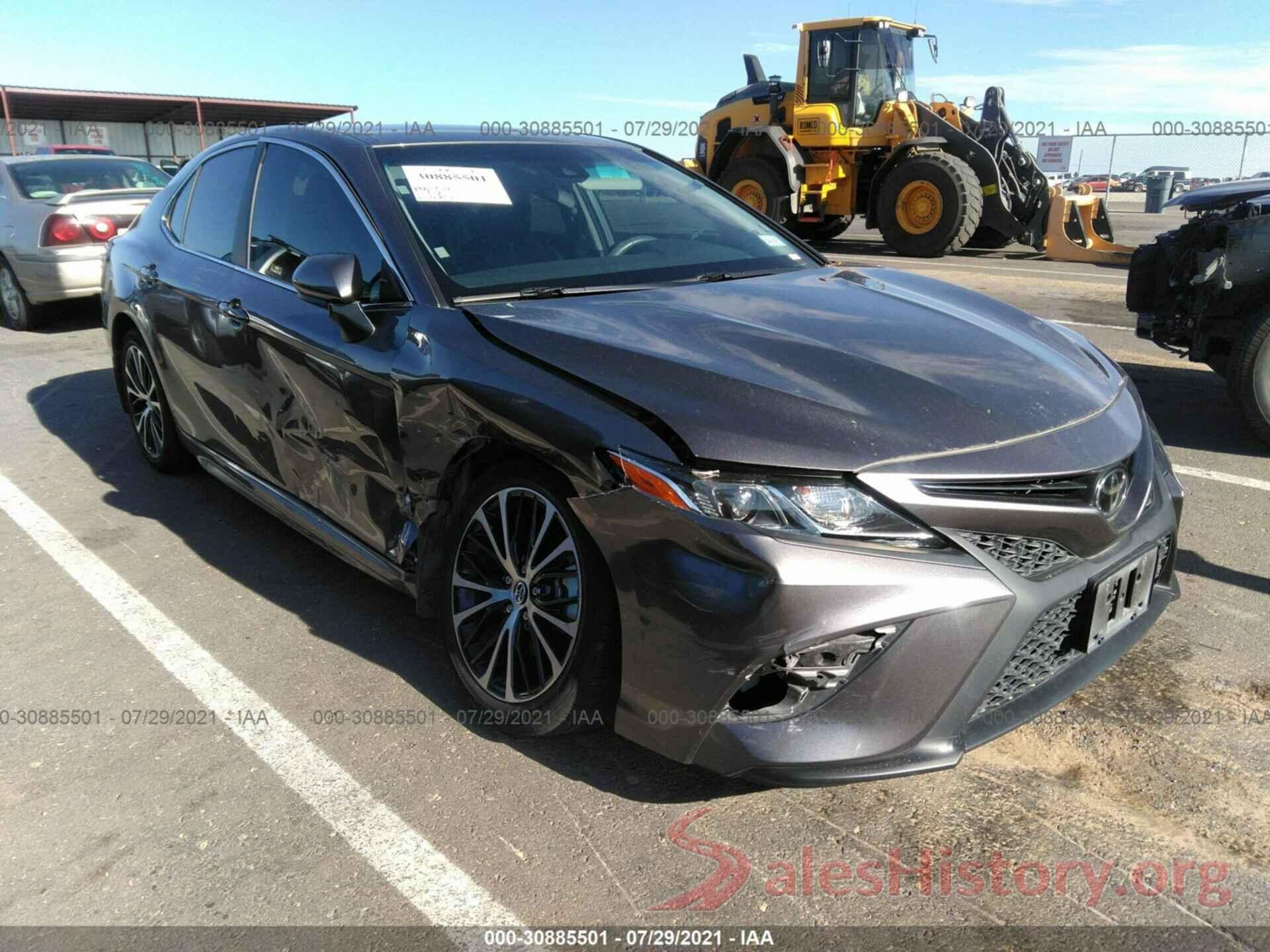 4T1B11HK2JU666493 2018 TOYOTA CAMRY