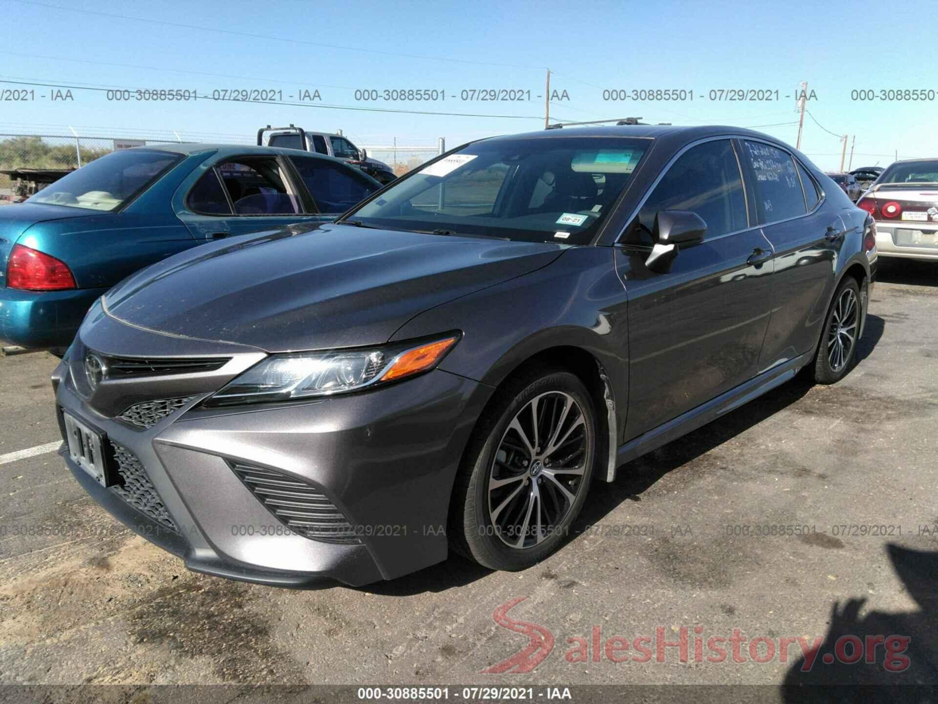 4T1B11HK2JU666493 2018 TOYOTA CAMRY