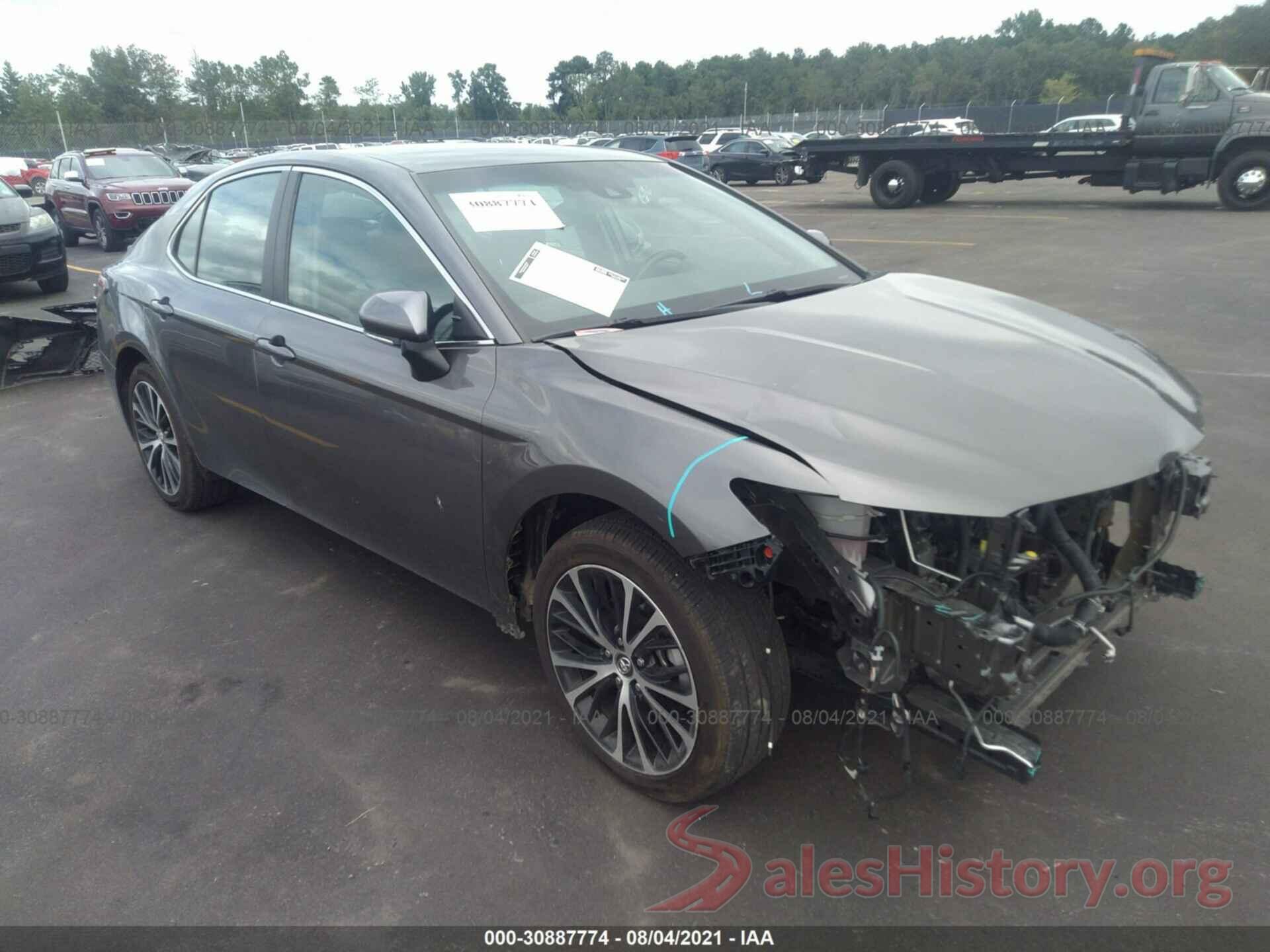 4T1B11HK7JU632064 2018 TOYOTA CAMRY