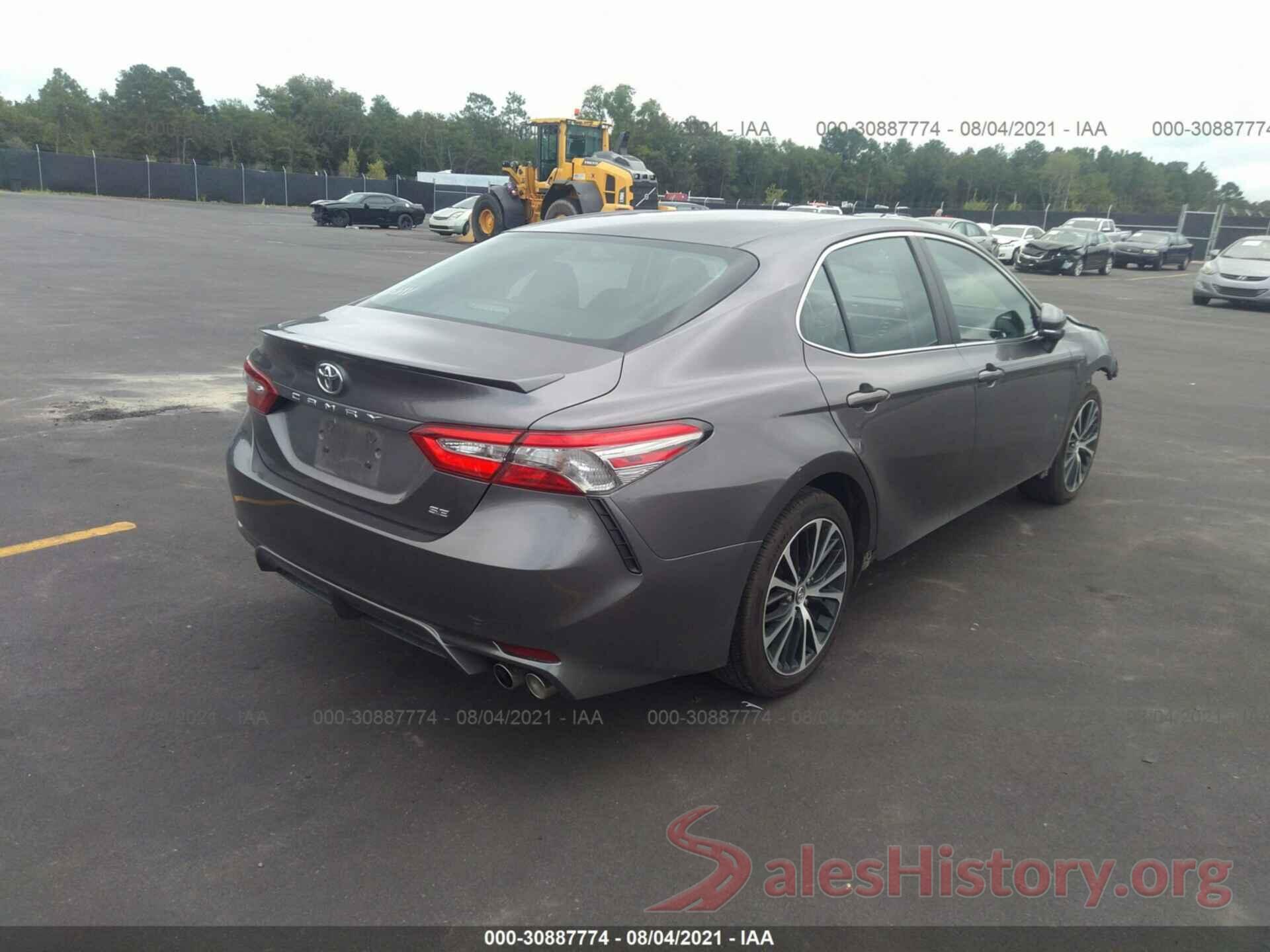 4T1B11HK7JU632064 2018 TOYOTA CAMRY