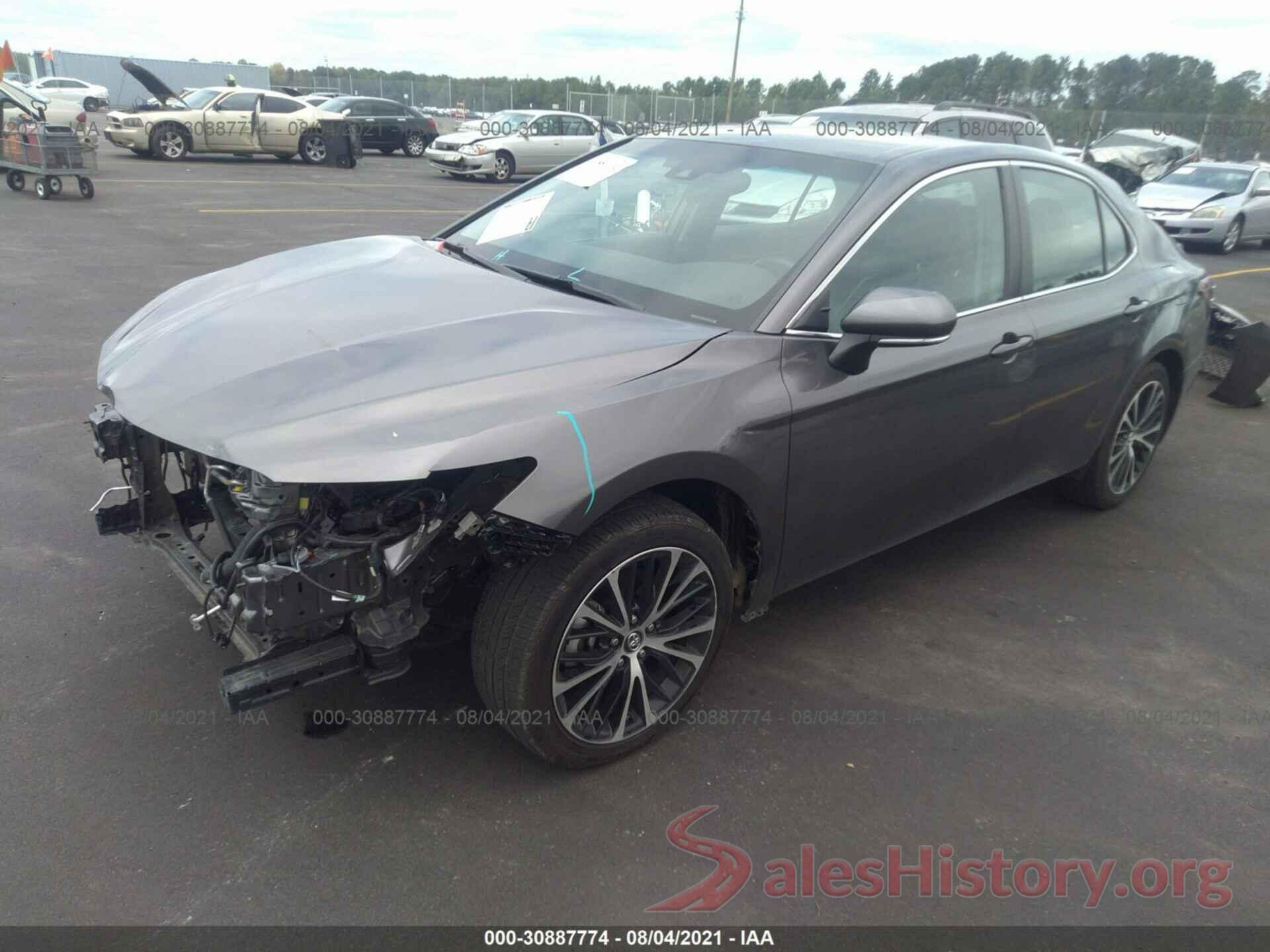 4T1B11HK7JU632064 2018 TOYOTA CAMRY