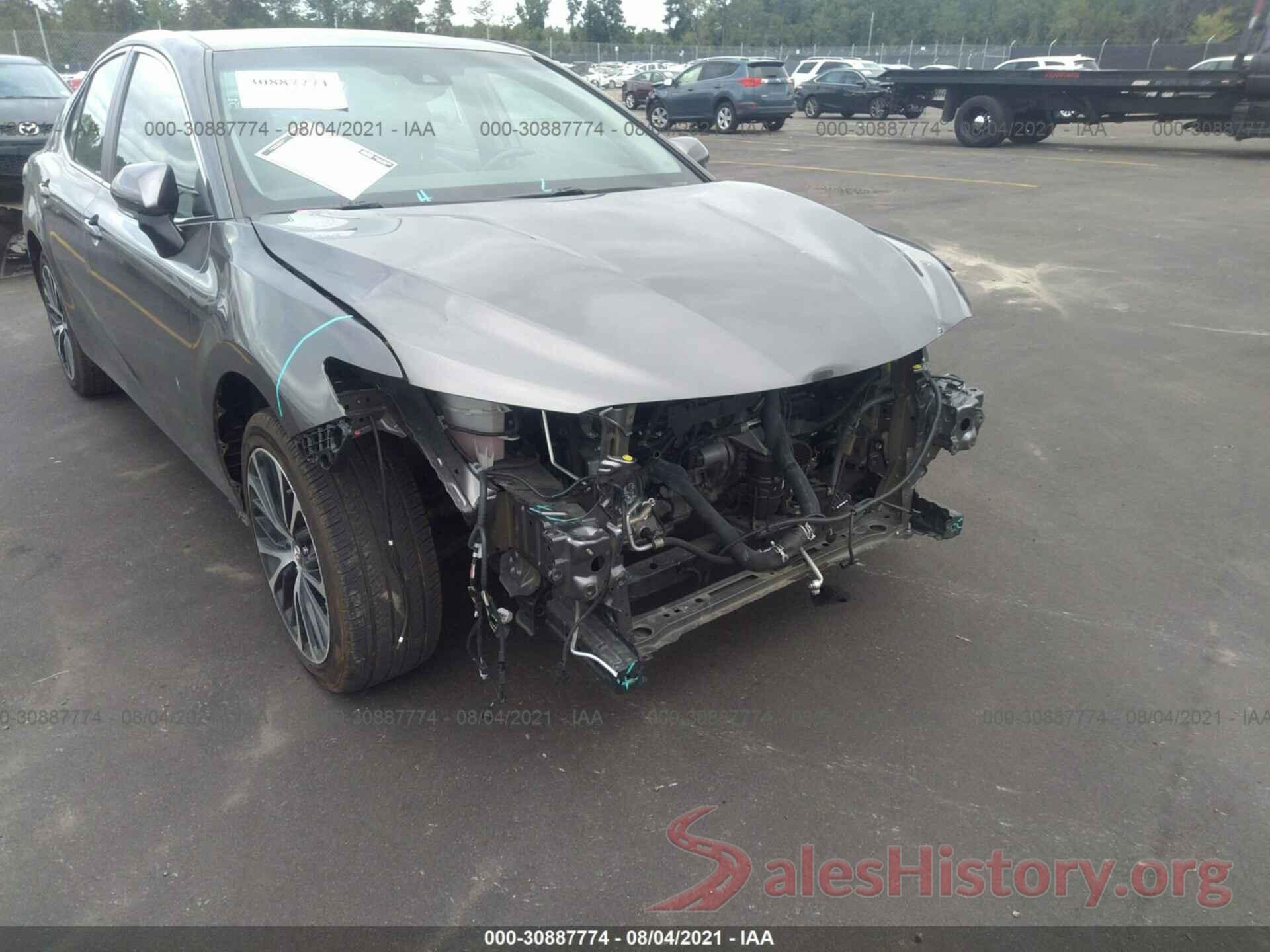 4T1B11HK7JU632064 2018 TOYOTA CAMRY