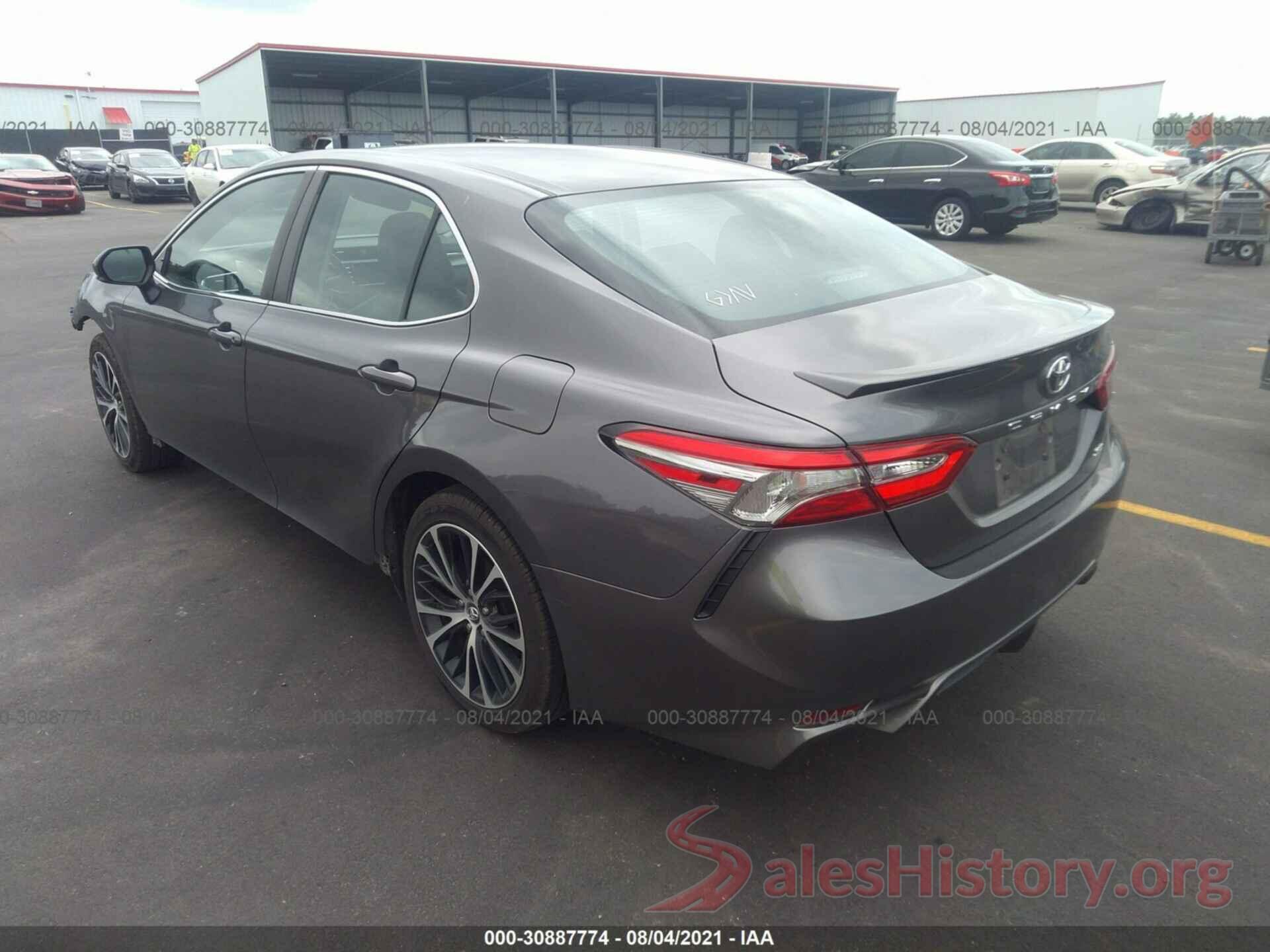 4T1B11HK7JU632064 2018 TOYOTA CAMRY