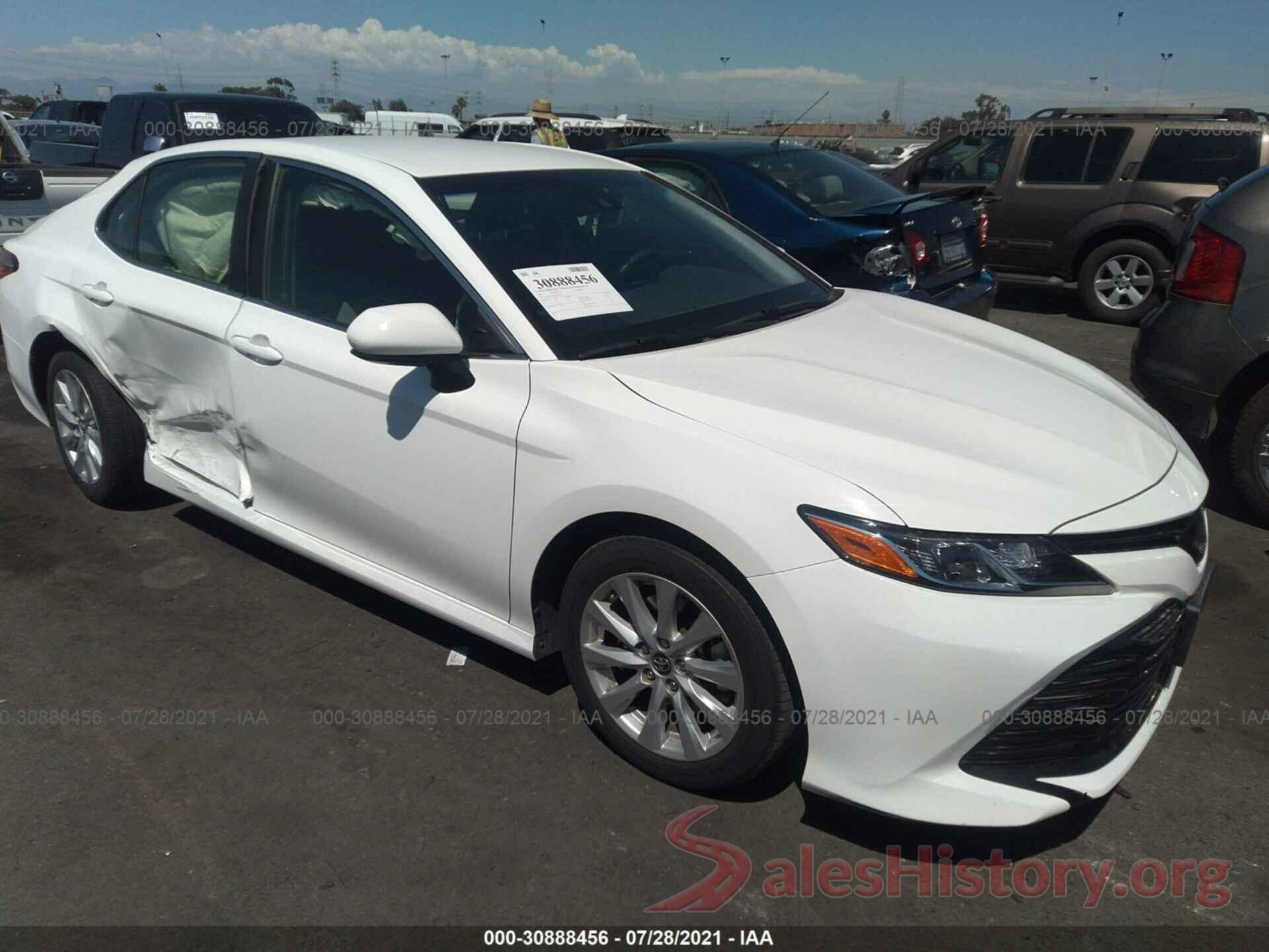 JTNB11HK2J3040318 2018 TOYOTA CAMRY