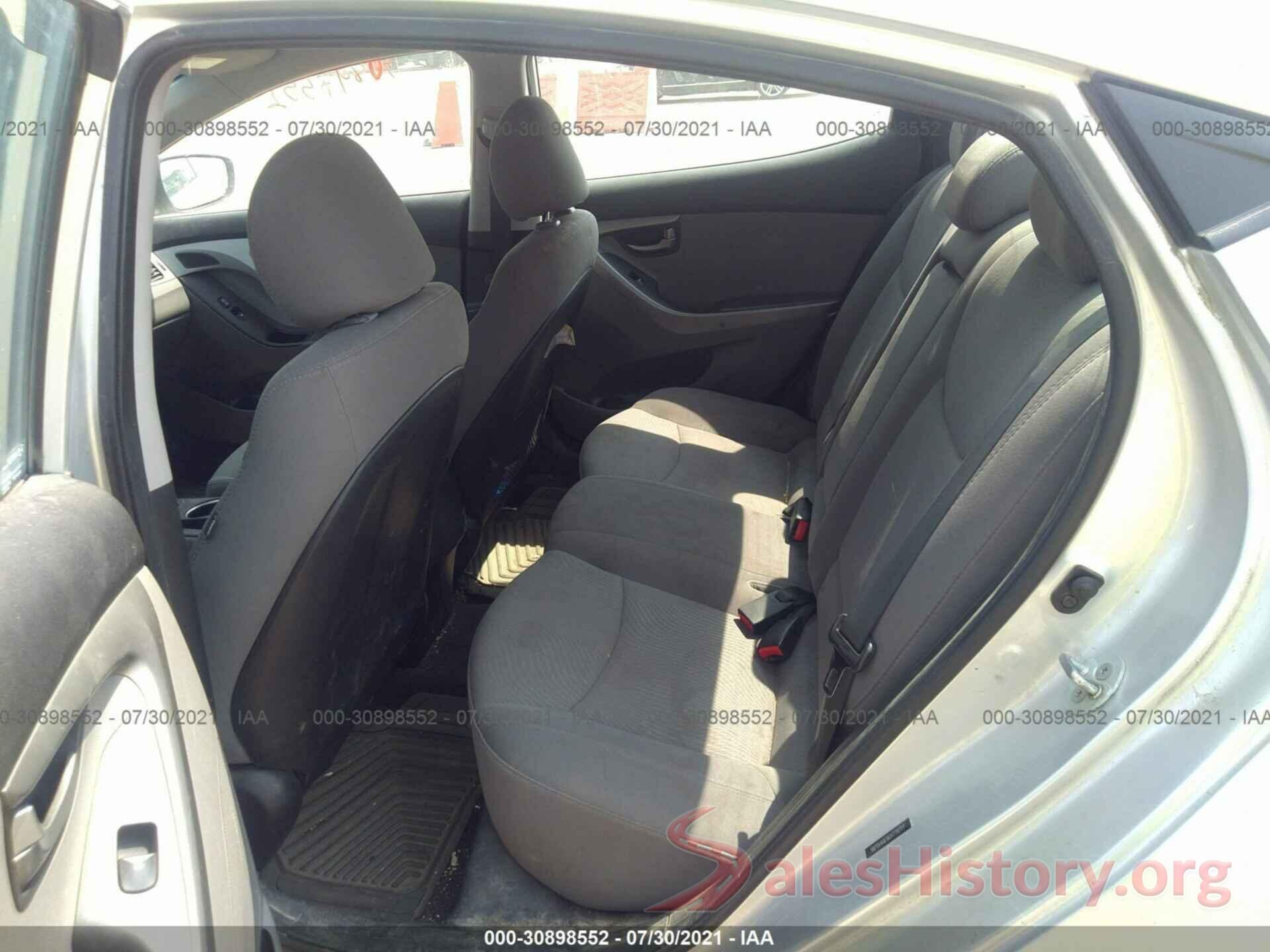 5NPDH4AE9GH779777 2016 HYUNDAI ELANTRA