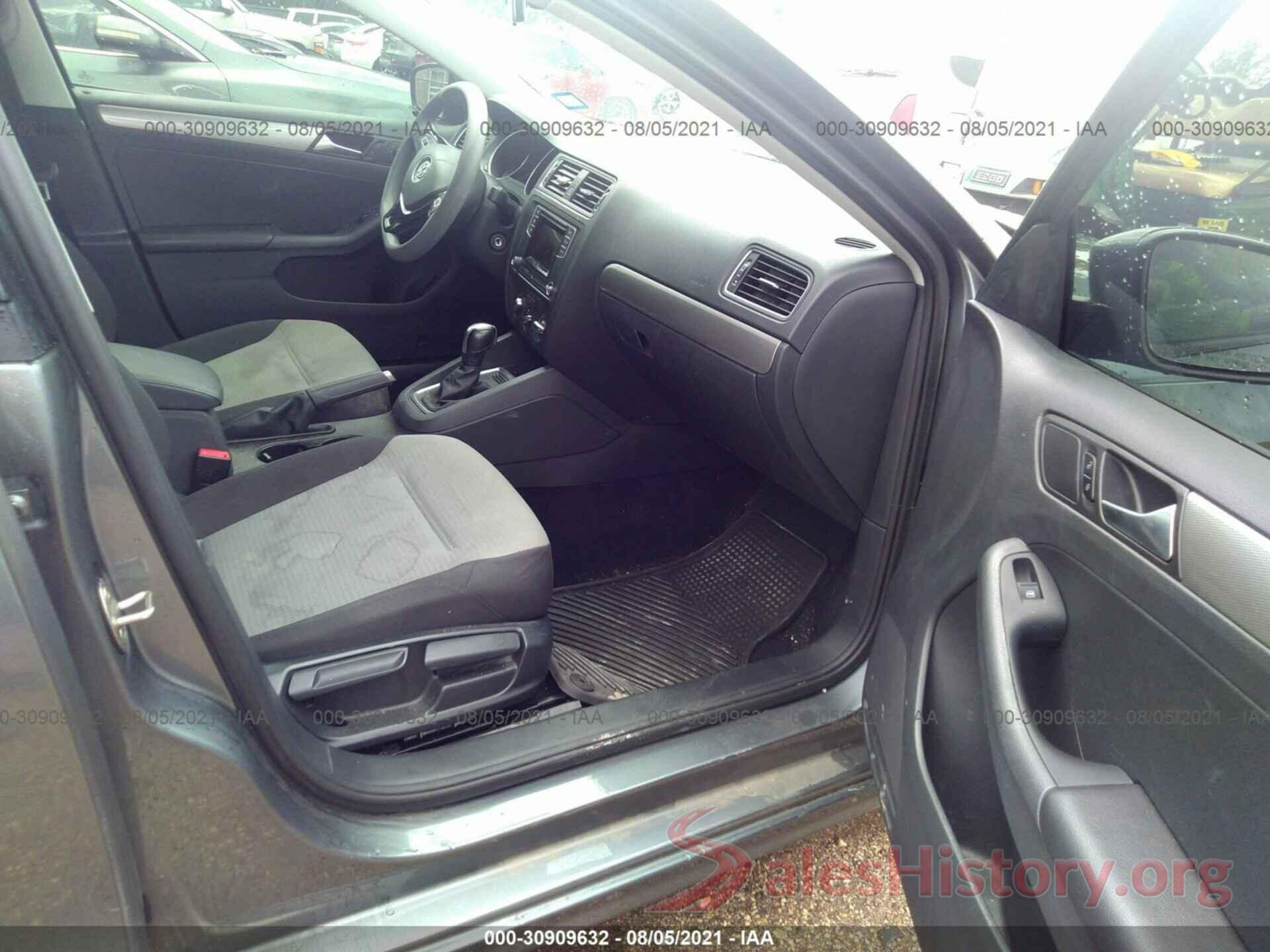 3VW2B7AJXJM260985 2018 VOLKSWAGEN JETTA