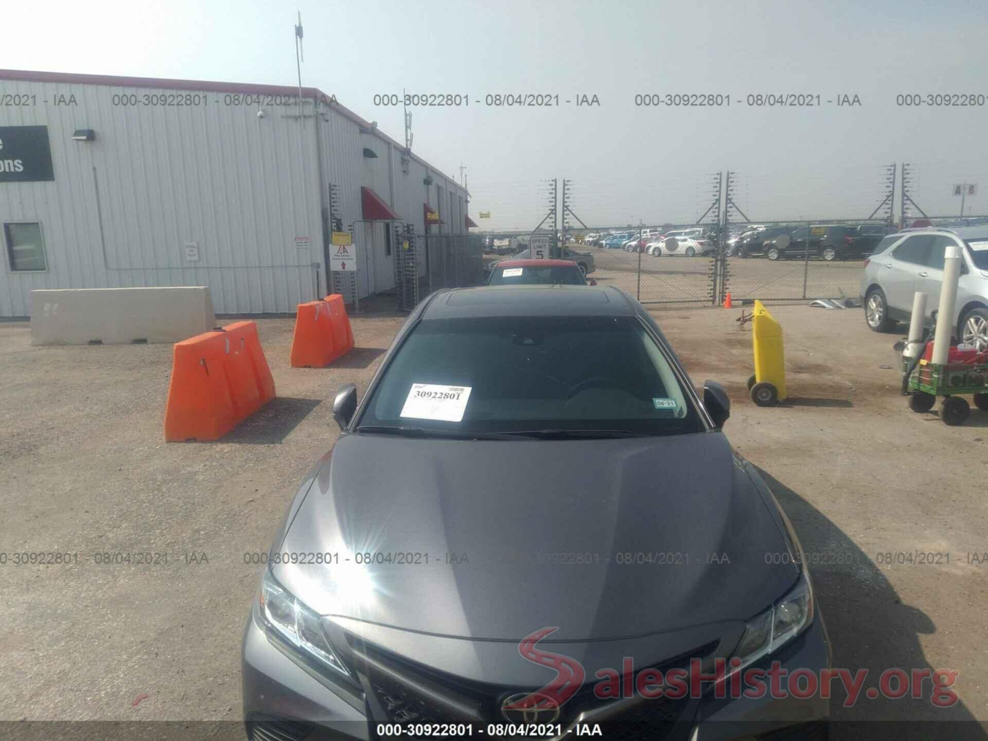 4T1B11HK2JU500345 2018 TOYOTA CAMRY