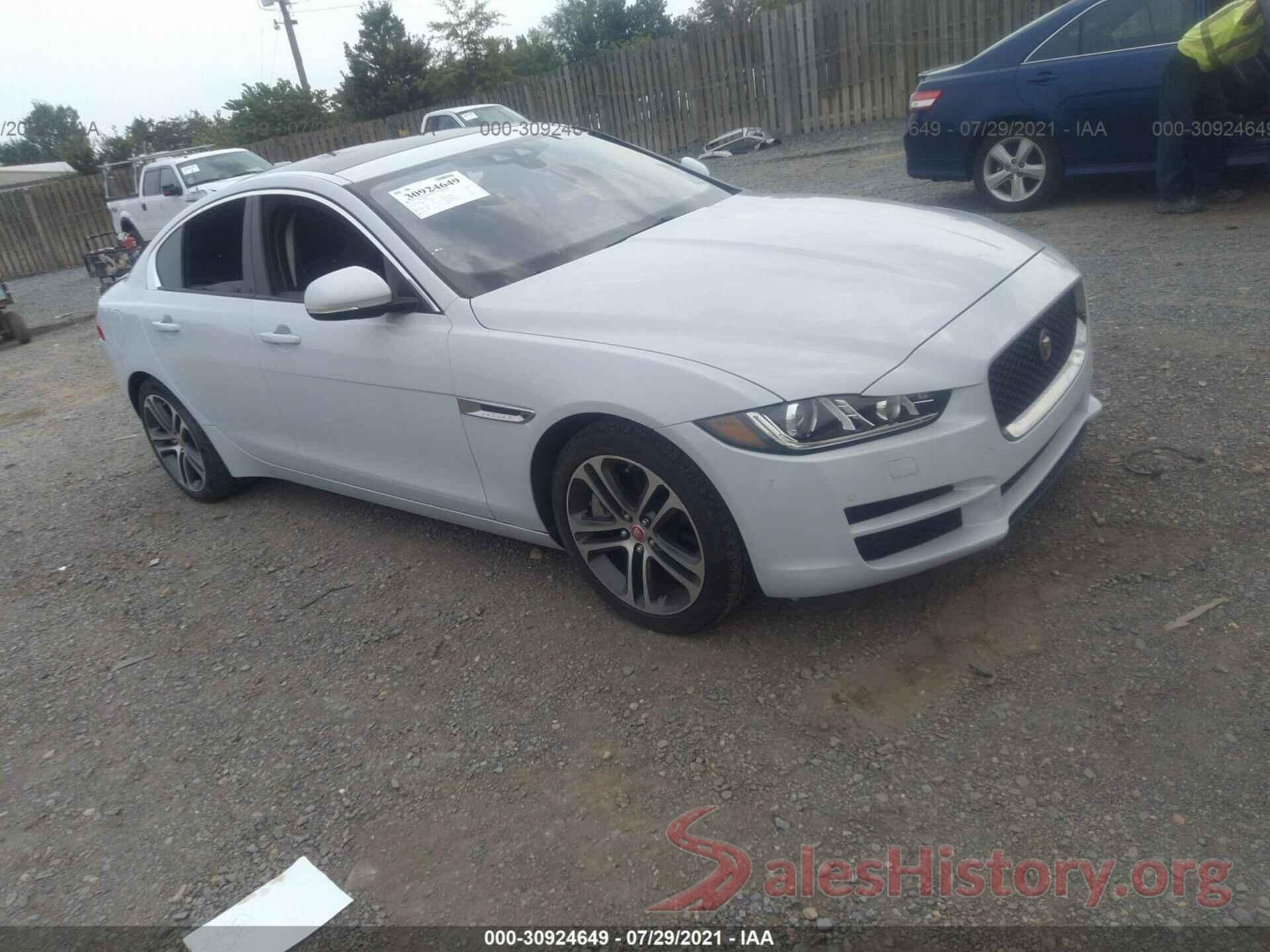 SAJAD4BV1HA976921 2017 JAGUAR XE