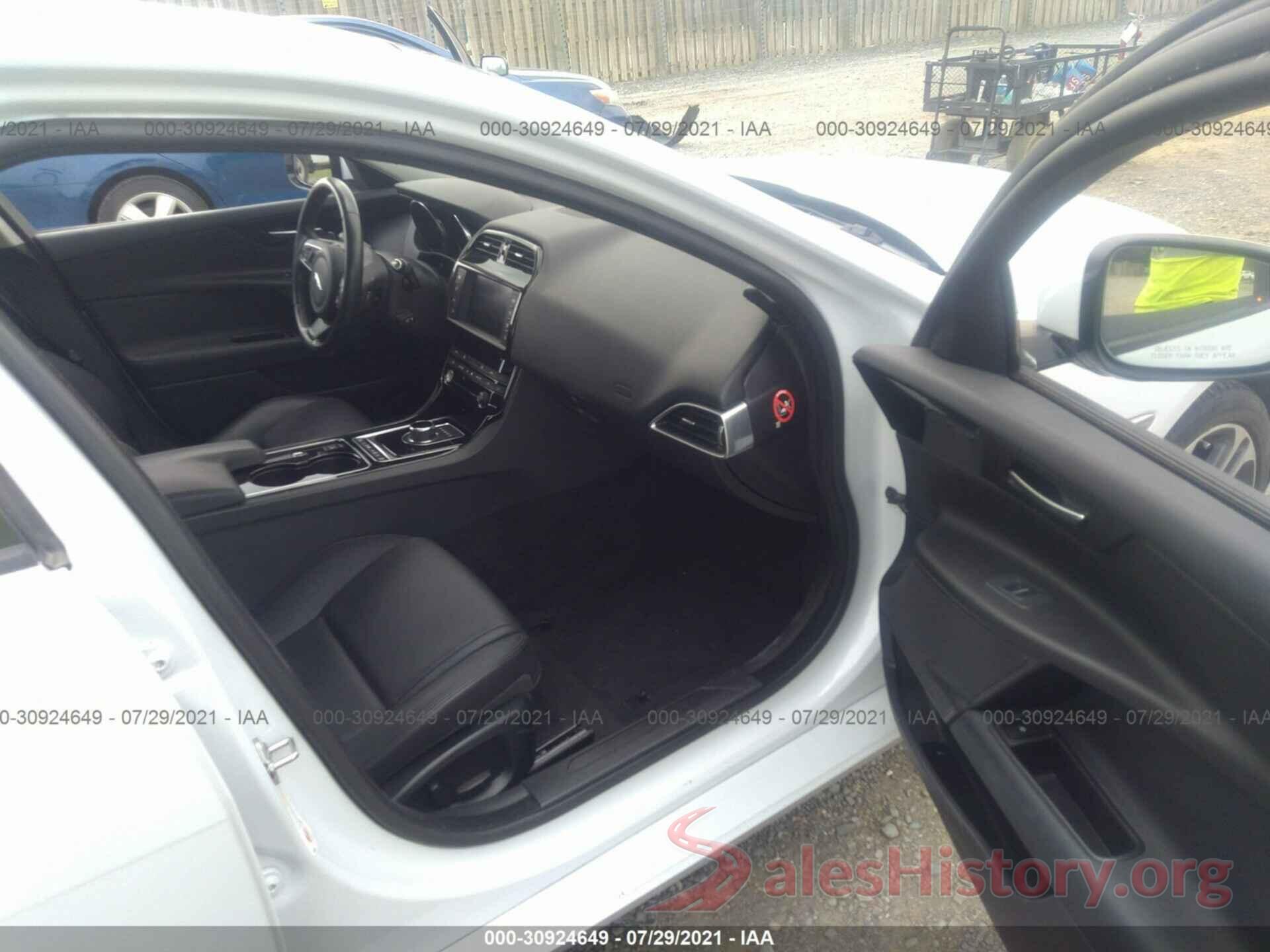 SAJAD4BV1HA976921 2017 JAGUAR XE