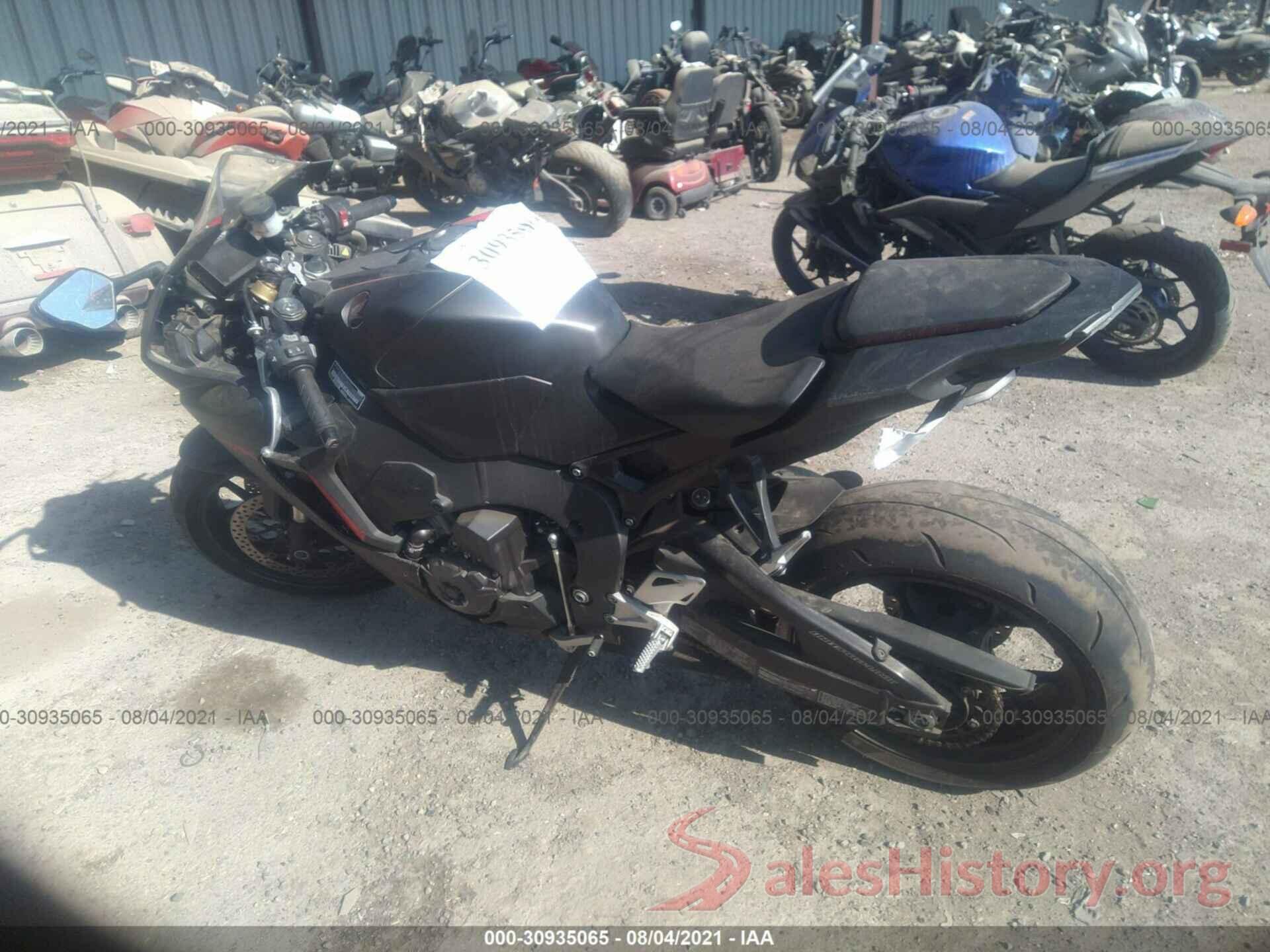 JH2SC7715JK100079 2018 HONDA CBR1000