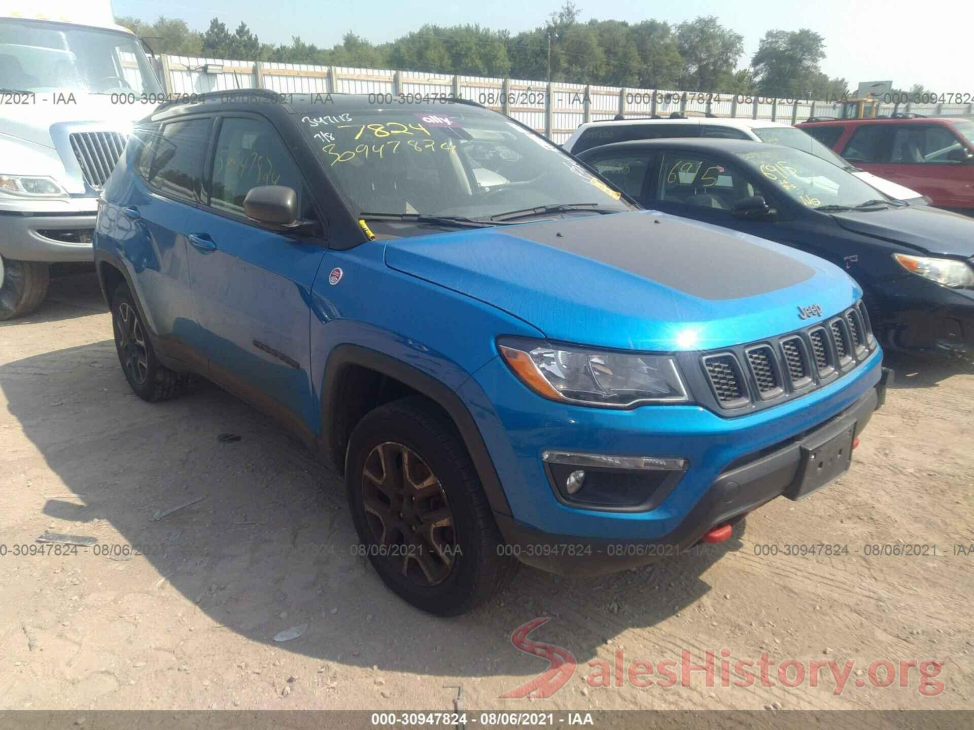 3C4NJDDB8JT501664 2018 JEEP COMPASS