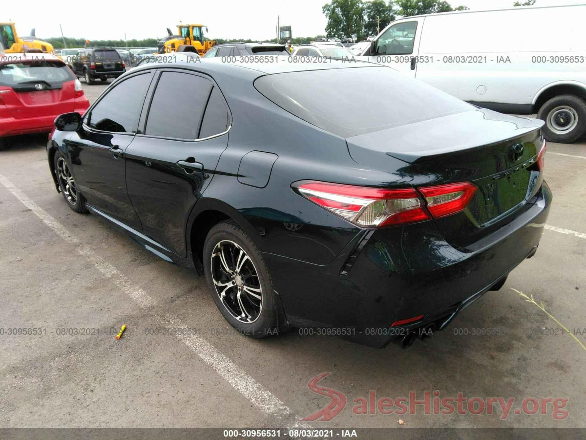 4T1B11HK3JU606822 2018 TOYOTA CAMRY