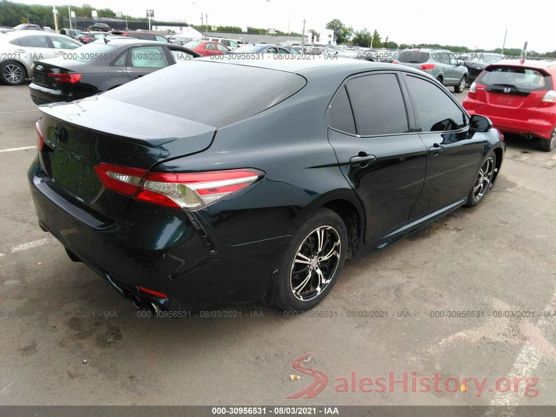 4T1B11HK3JU606822 2018 TOYOTA CAMRY