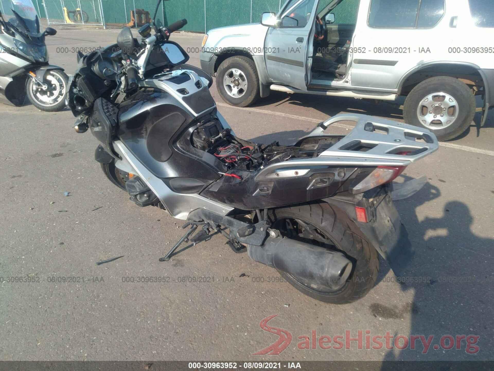 WB1044003BZW18873 2011 BMW R1200