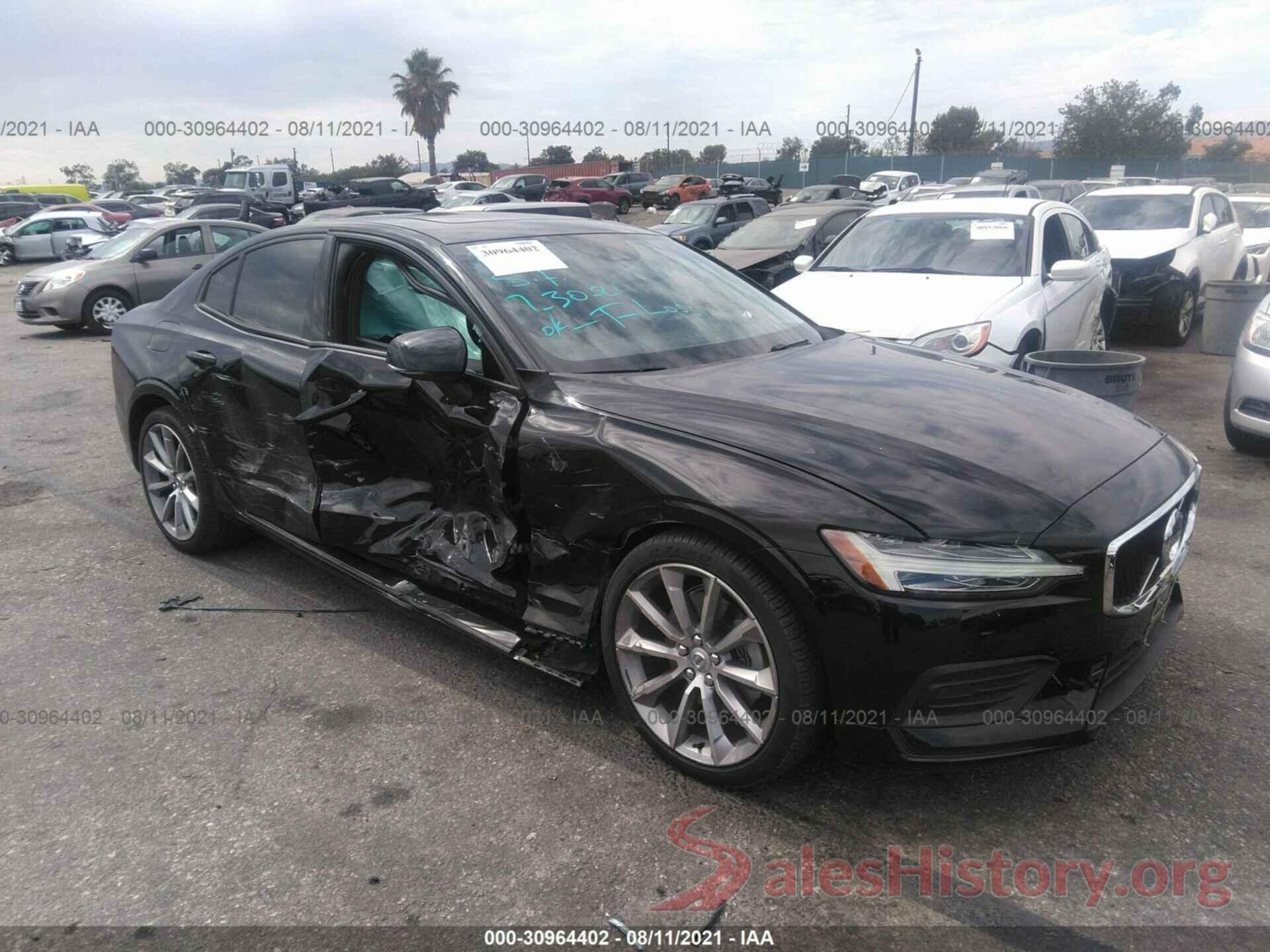 7JR102FK2KG005978 2019 VOLVO S60