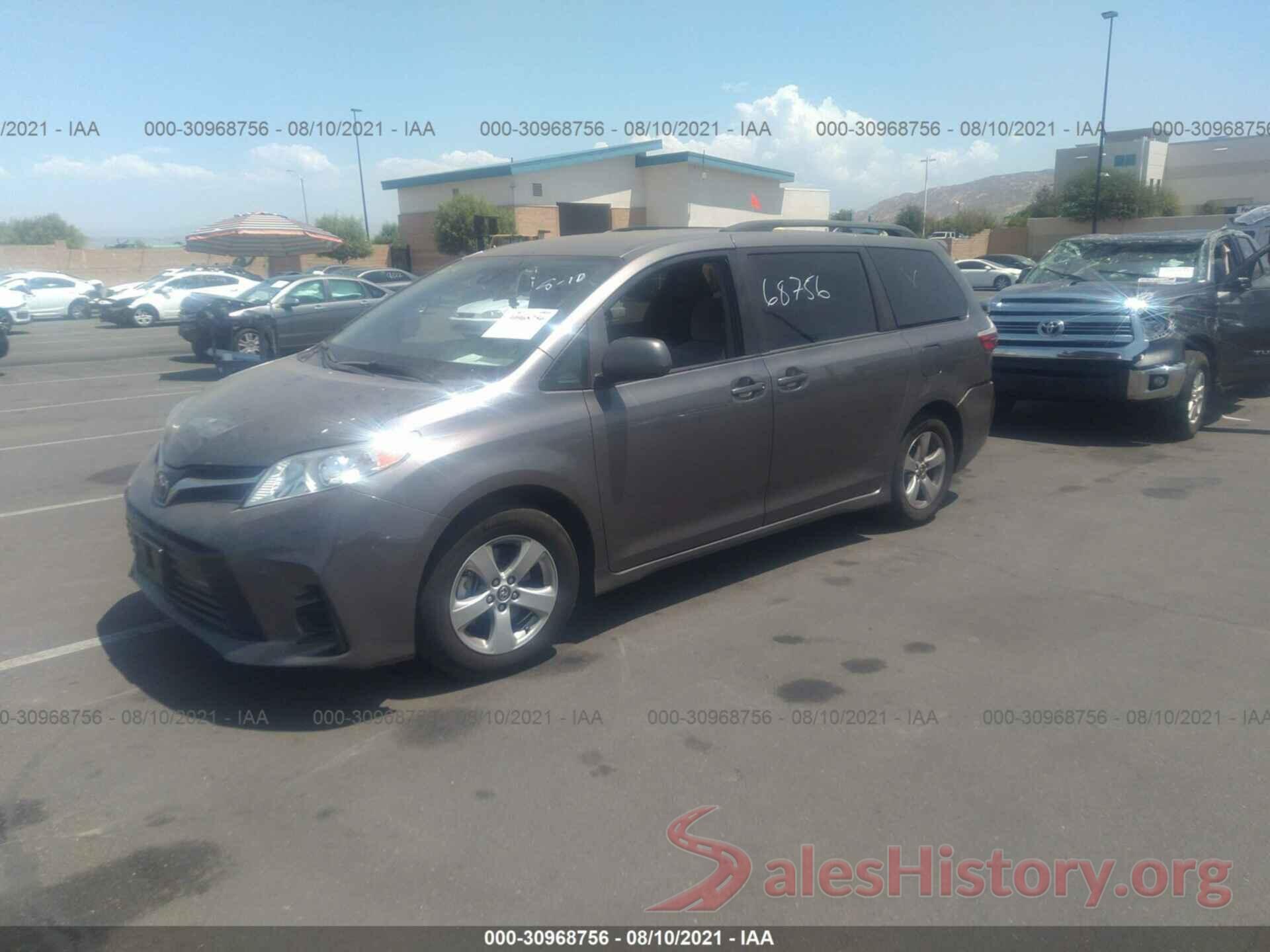 5TDKZ3DC4JS952597 2018 TOYOTA SIENNA