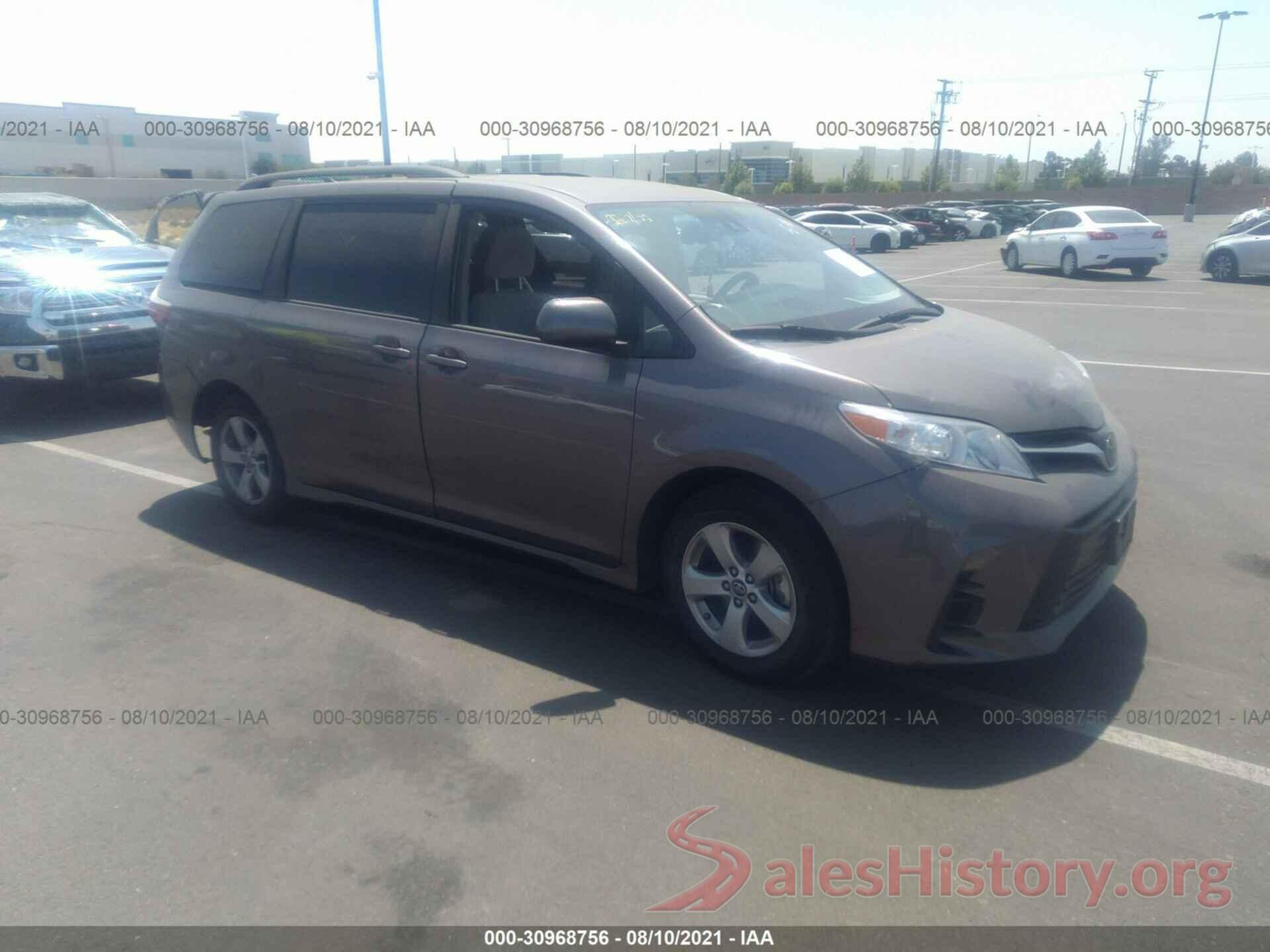 5TDKZ3DC4JS952597 2018 TOYOTA SIENNA