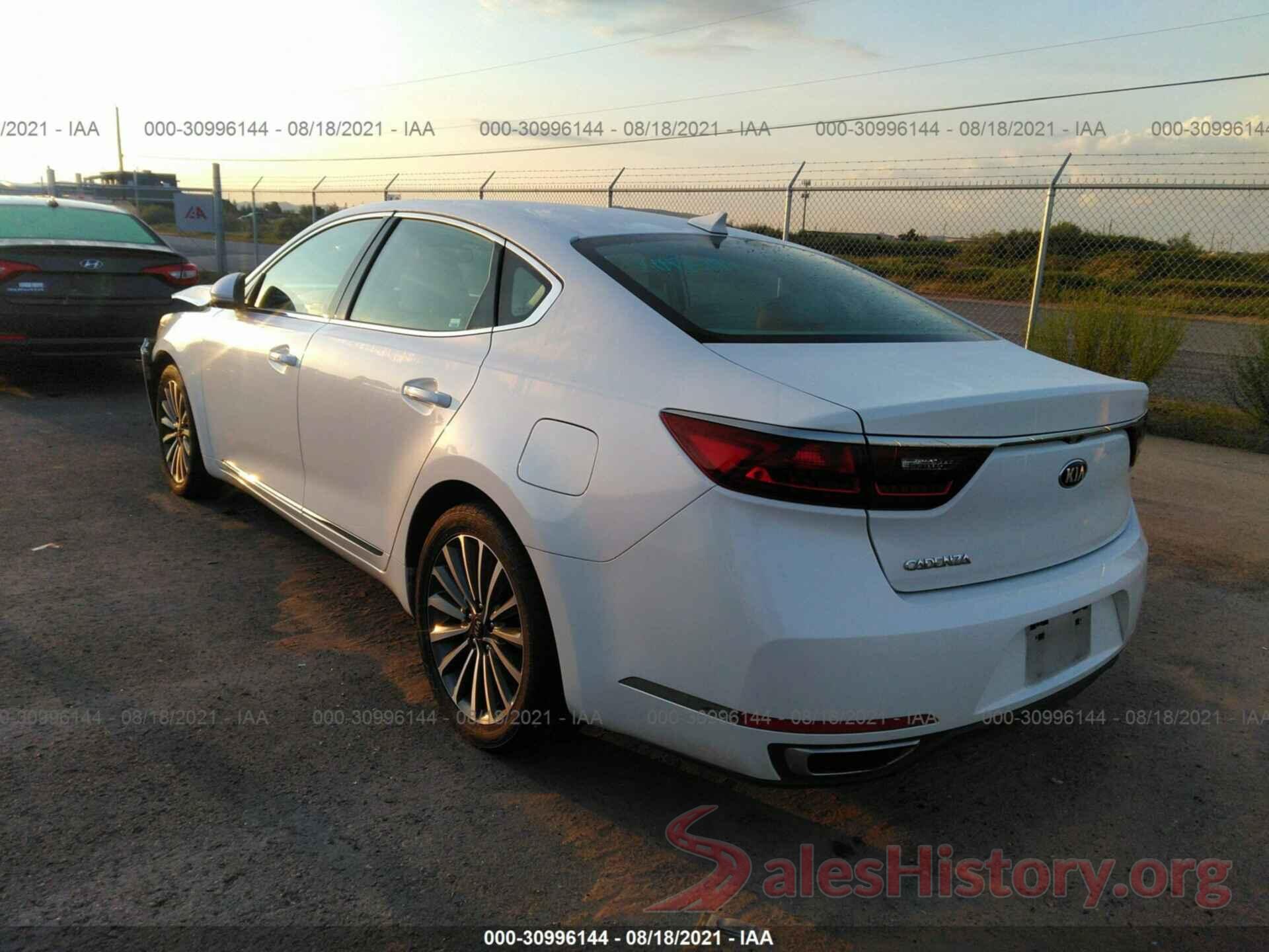 KNALB4J10J5119674 2018 KIA CADENZA