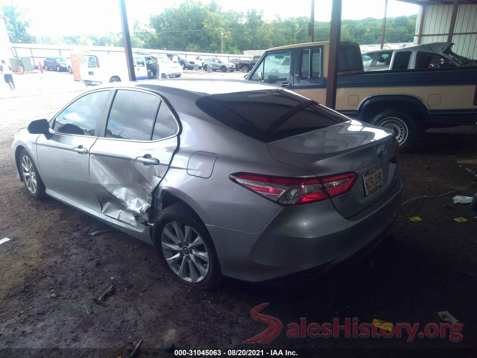 4T1B11HK9JU570005 2018 TOYOTA CAMRY