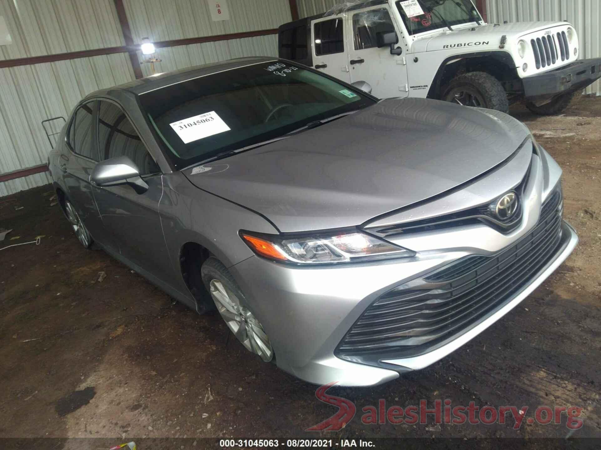 4T1B11HK9JU570005 2018 TOYOTA CAMRY