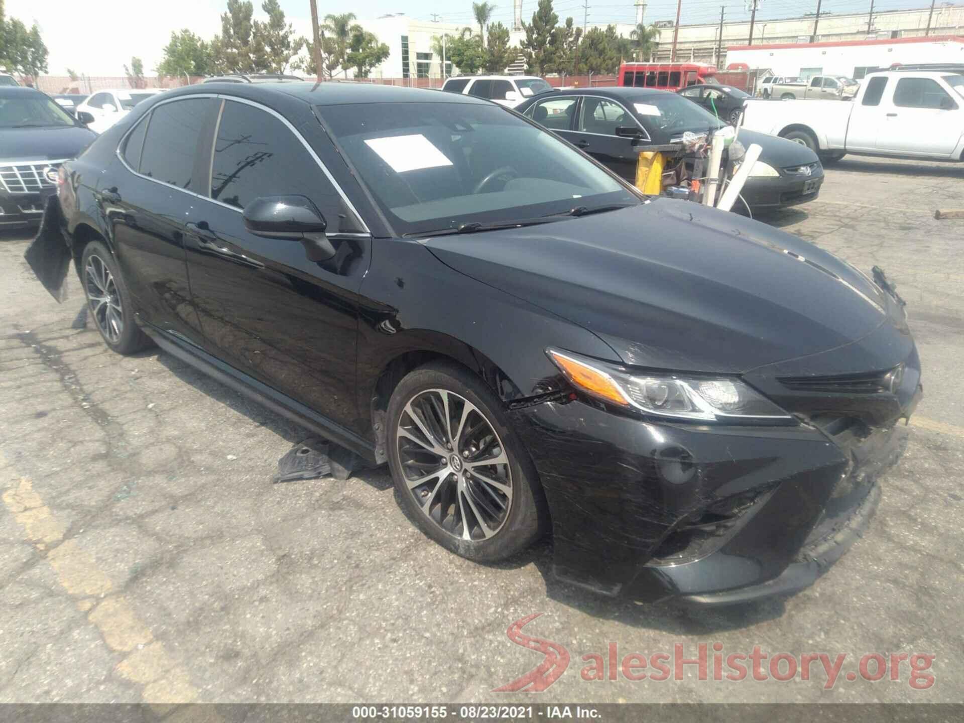 4T1B11HK8JU631019 2018 TOYOTA CAMRY