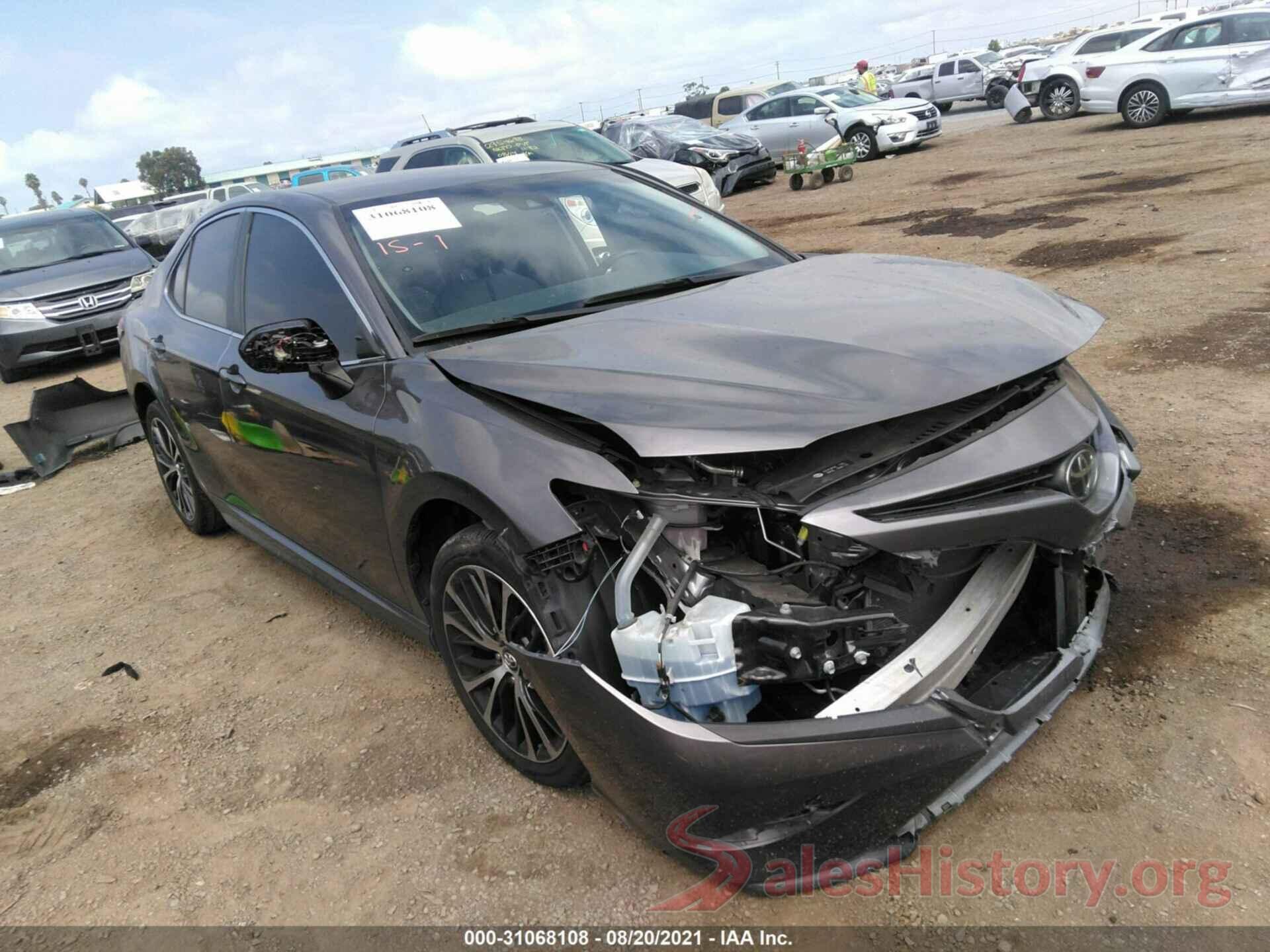 4T1B11HK8JU123312 2018 TOYOTA CAMRY