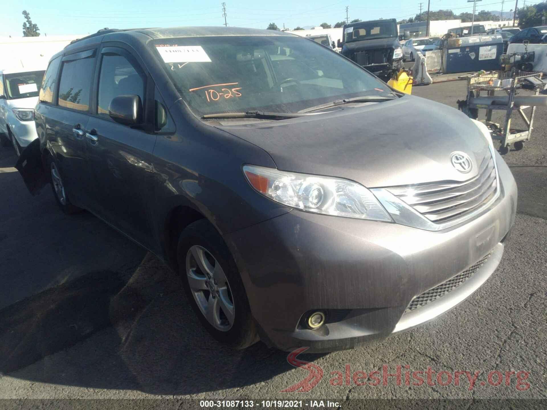 5TDKZ3DC3HS781271 2017 TOYOTA SIENNA